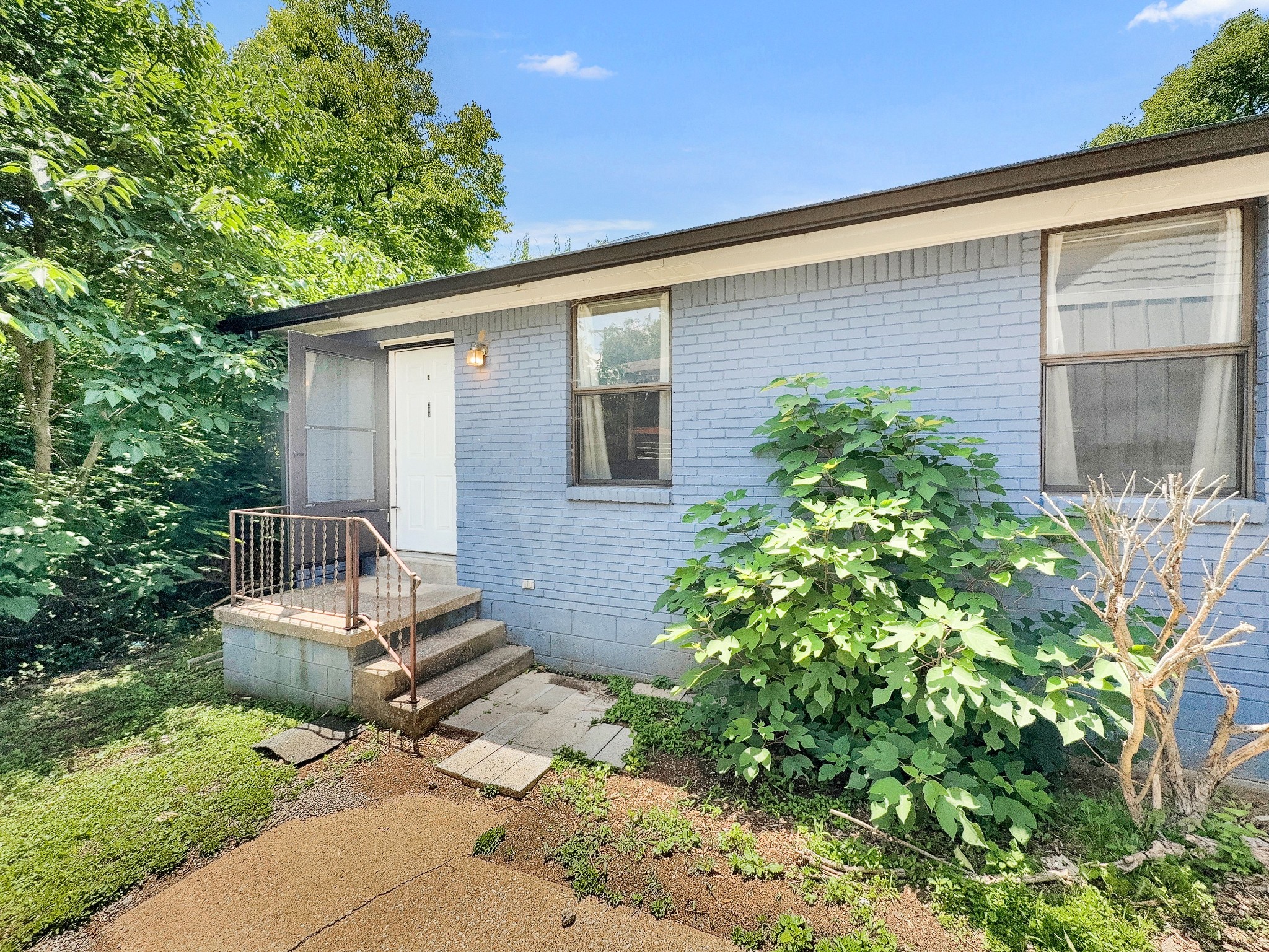 206 Prince Ave Property Photo 4