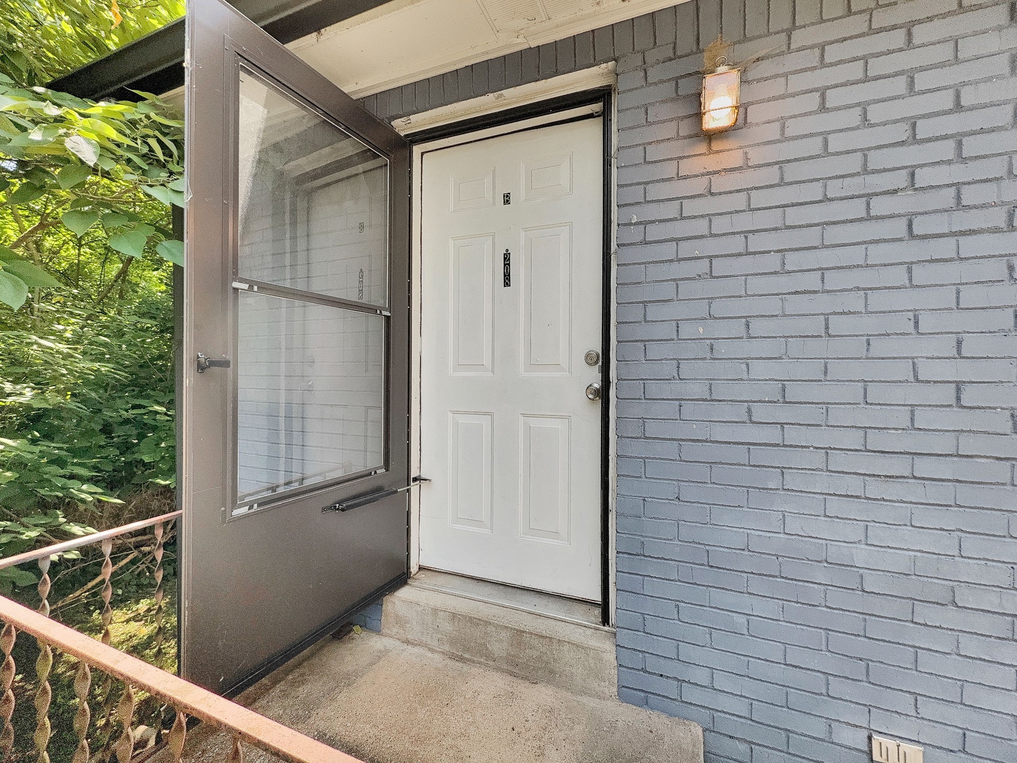 206 Prince Ave Property Photo 5