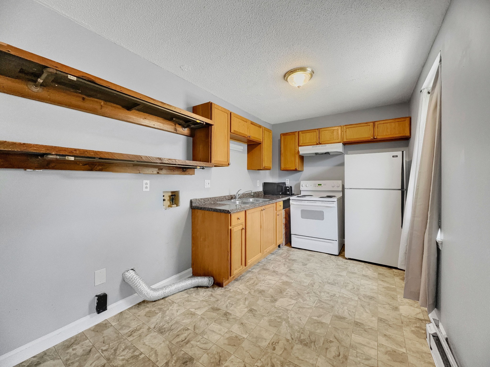 206 Prince Ave Property Photo 6