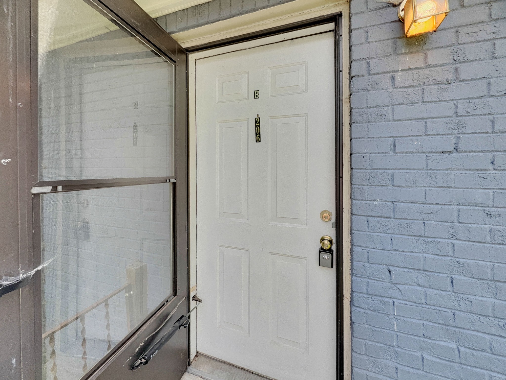 206 Prince Ave Property Photo 8