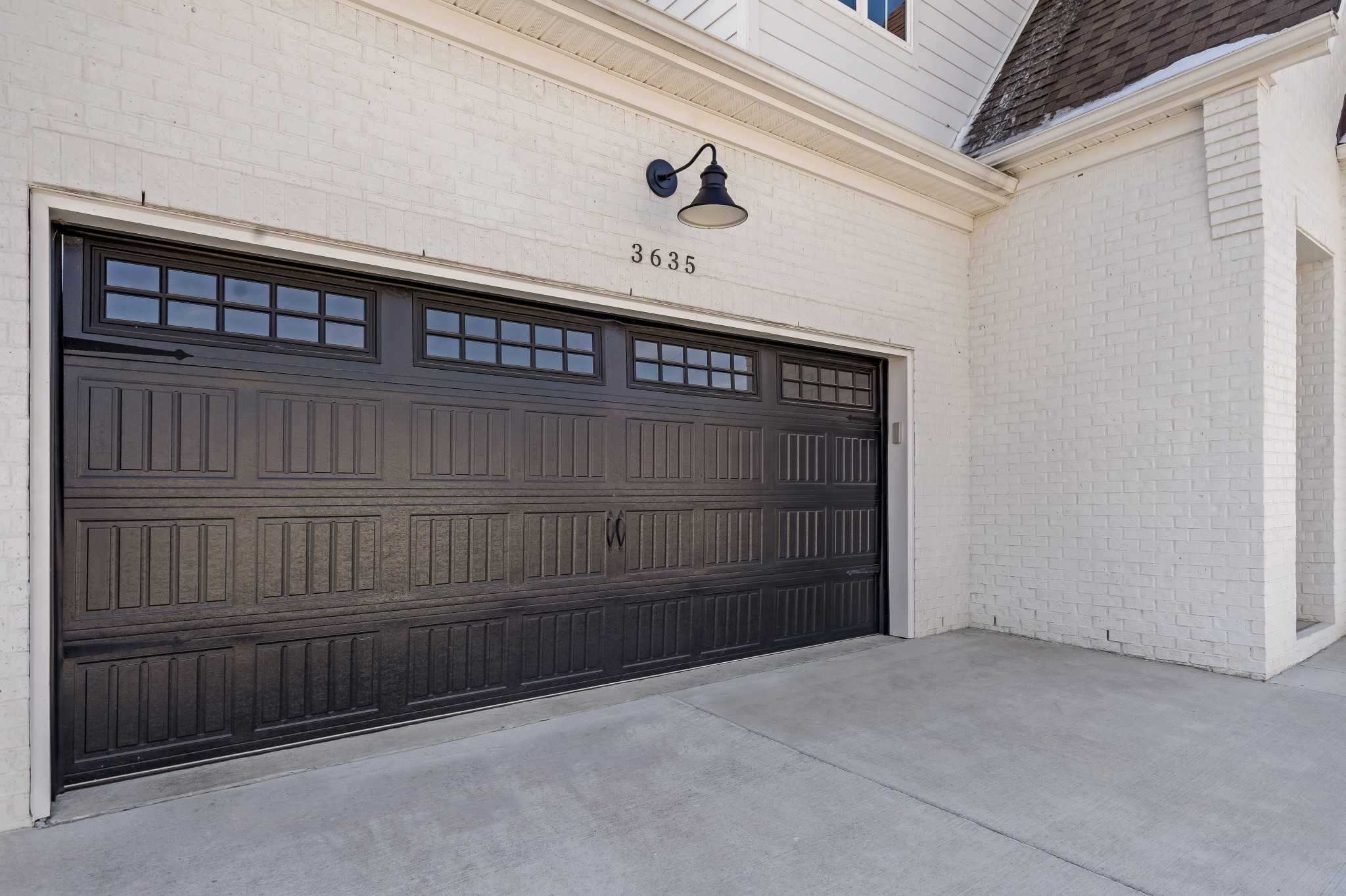 3635 Jacaranda Ln Property Photo 4