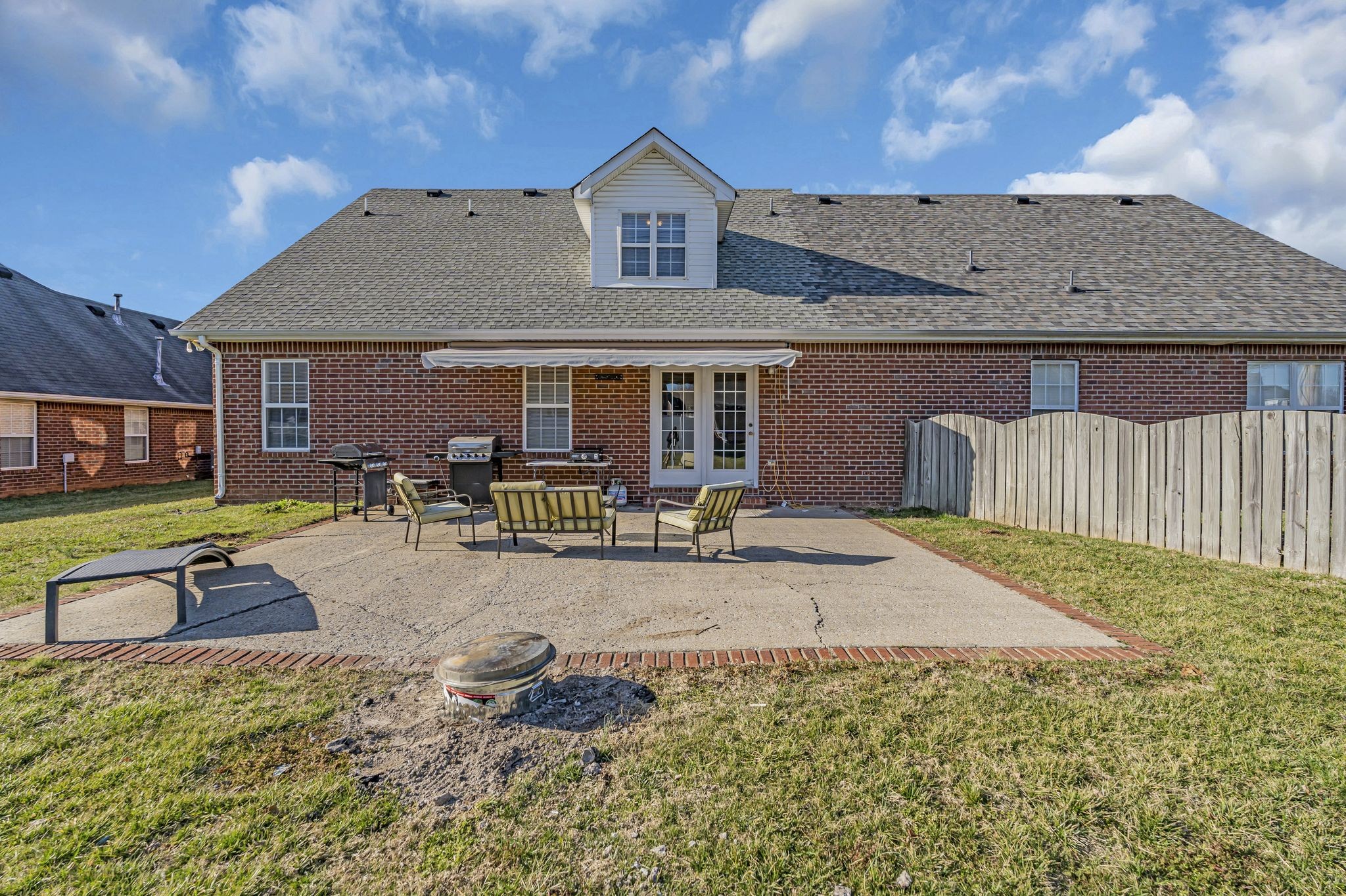 307 Dartford Ct Property Photo 2