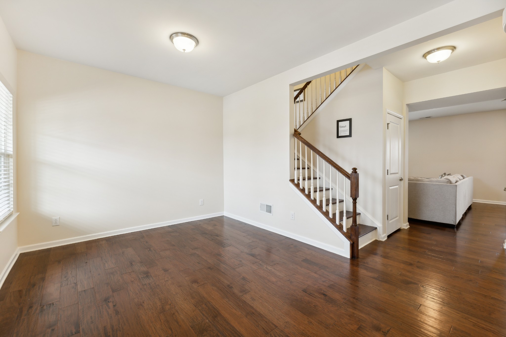 7936 Oakfield Grv Property Photo 3