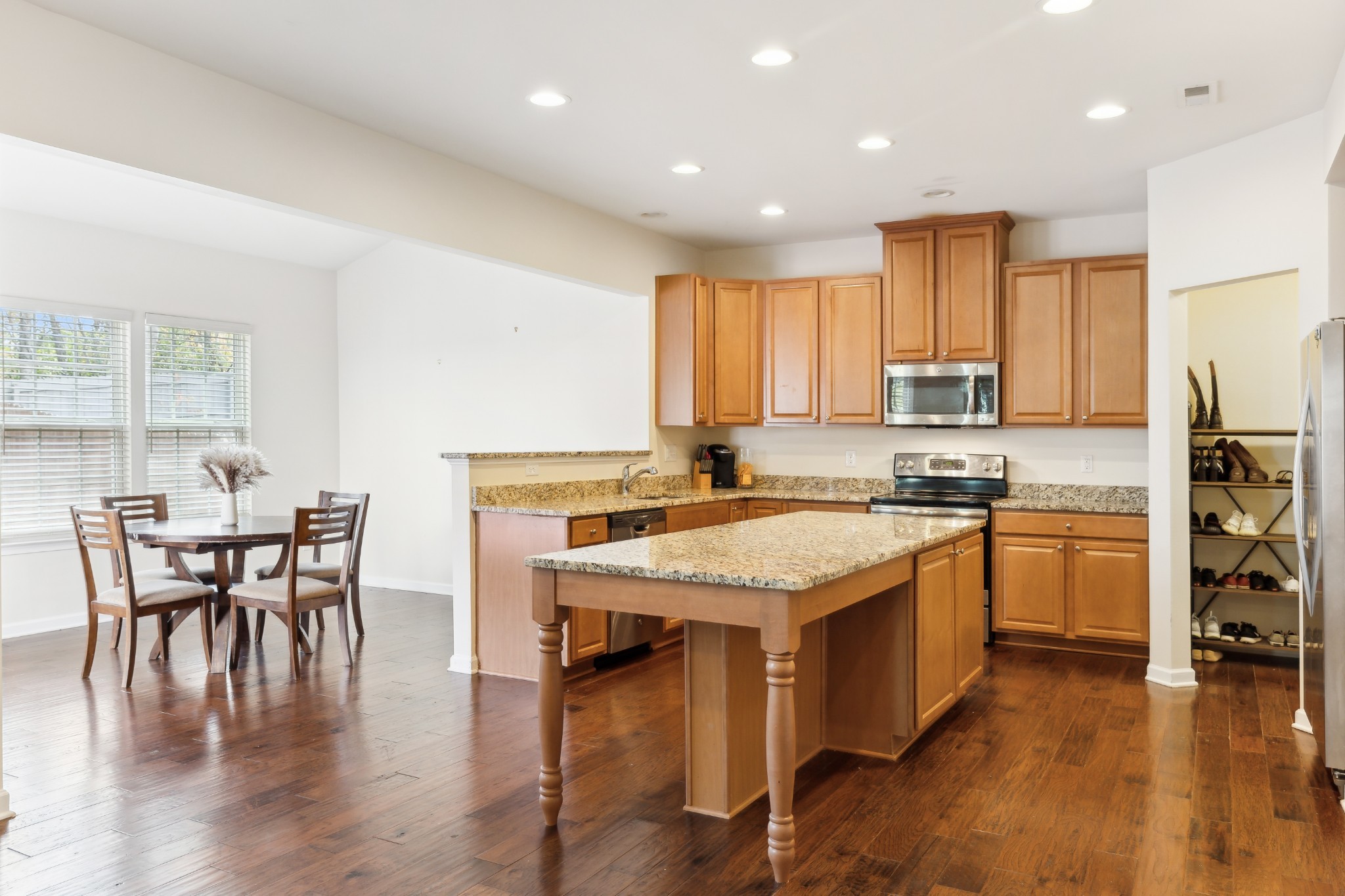 7936 Oakfield Grv Property Photo 7