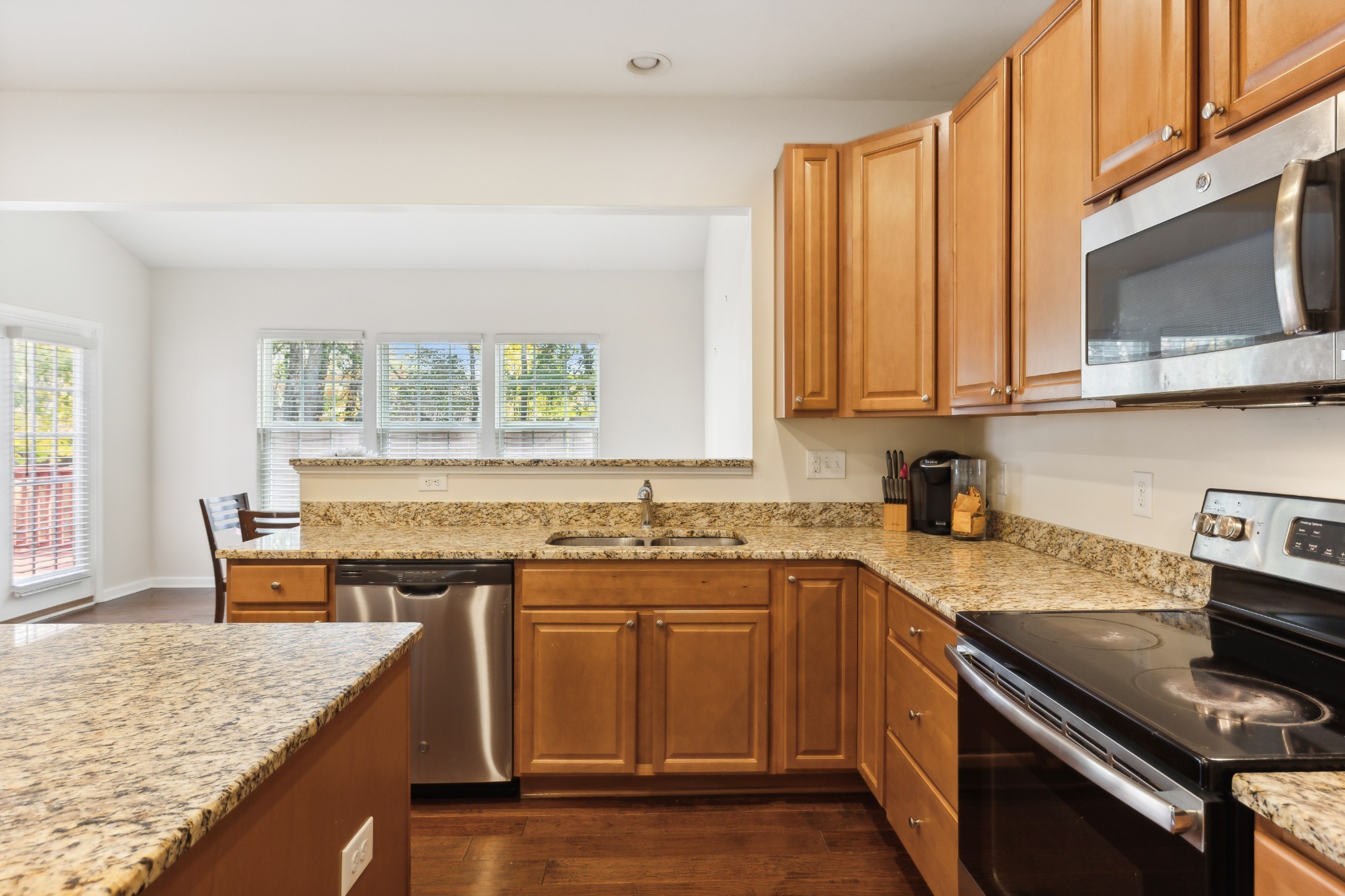 7936 Oakfield Grv Property Photo 9