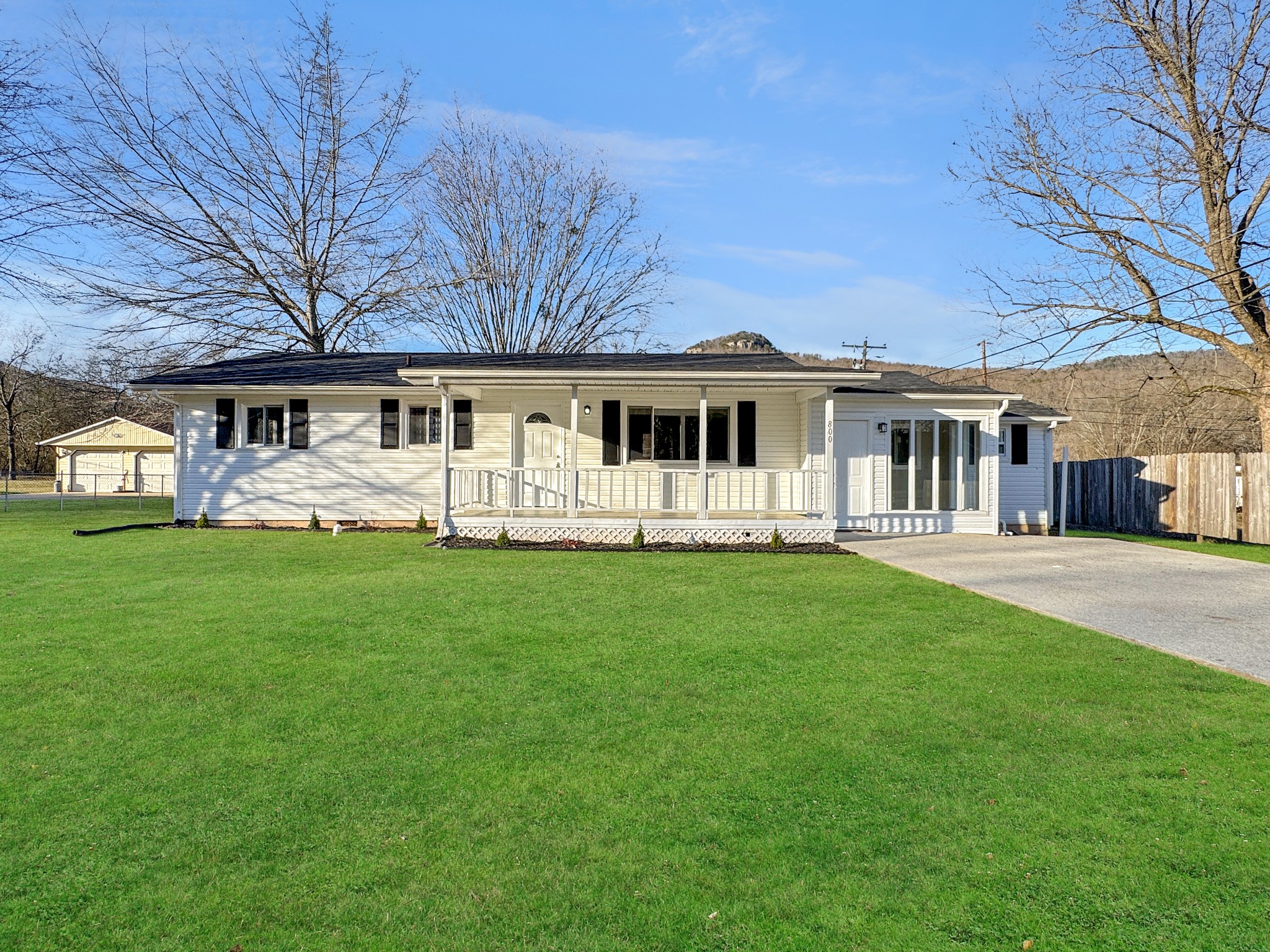 800 Pryor Cove Rd Property Photo