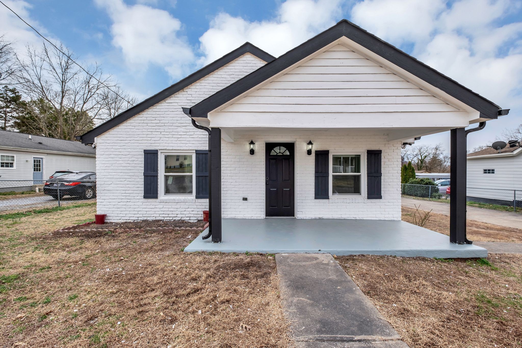 649 W Eastland St Property Photo 1