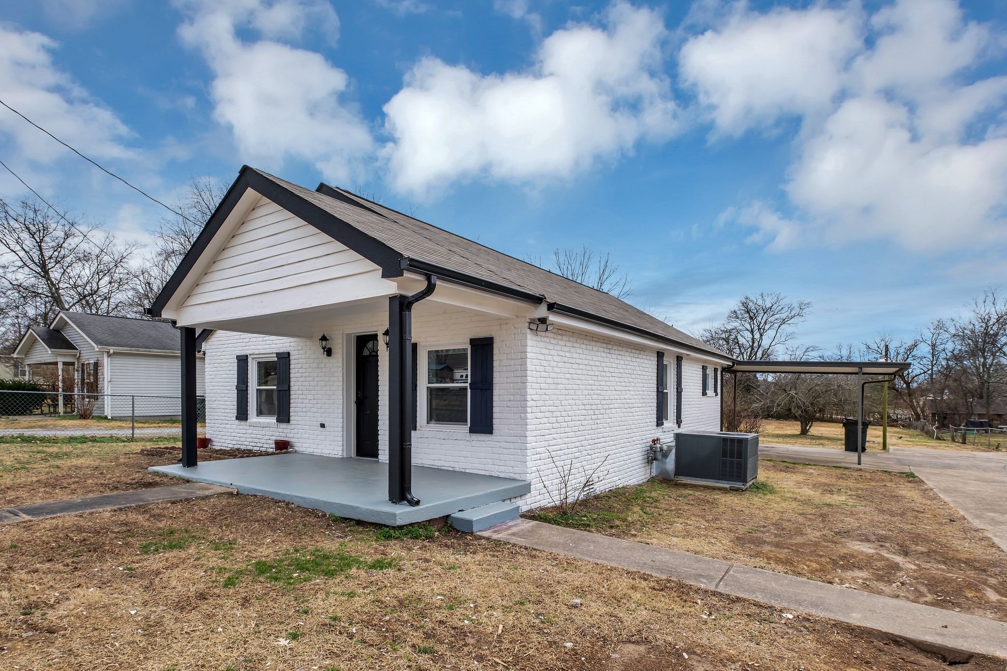 649 W Eastland St Property Photo 4