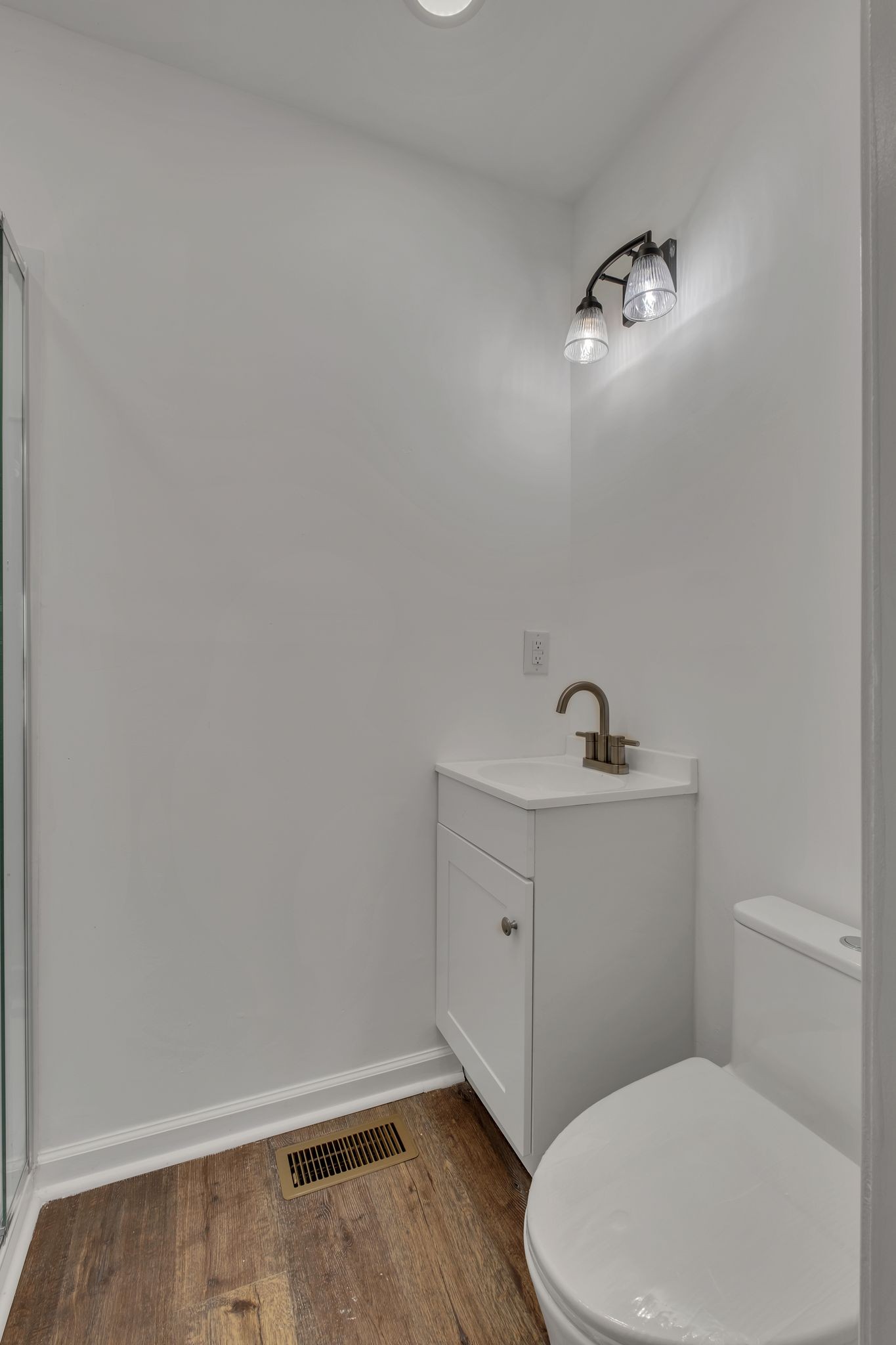 649 W Eastland St Property Photo 11