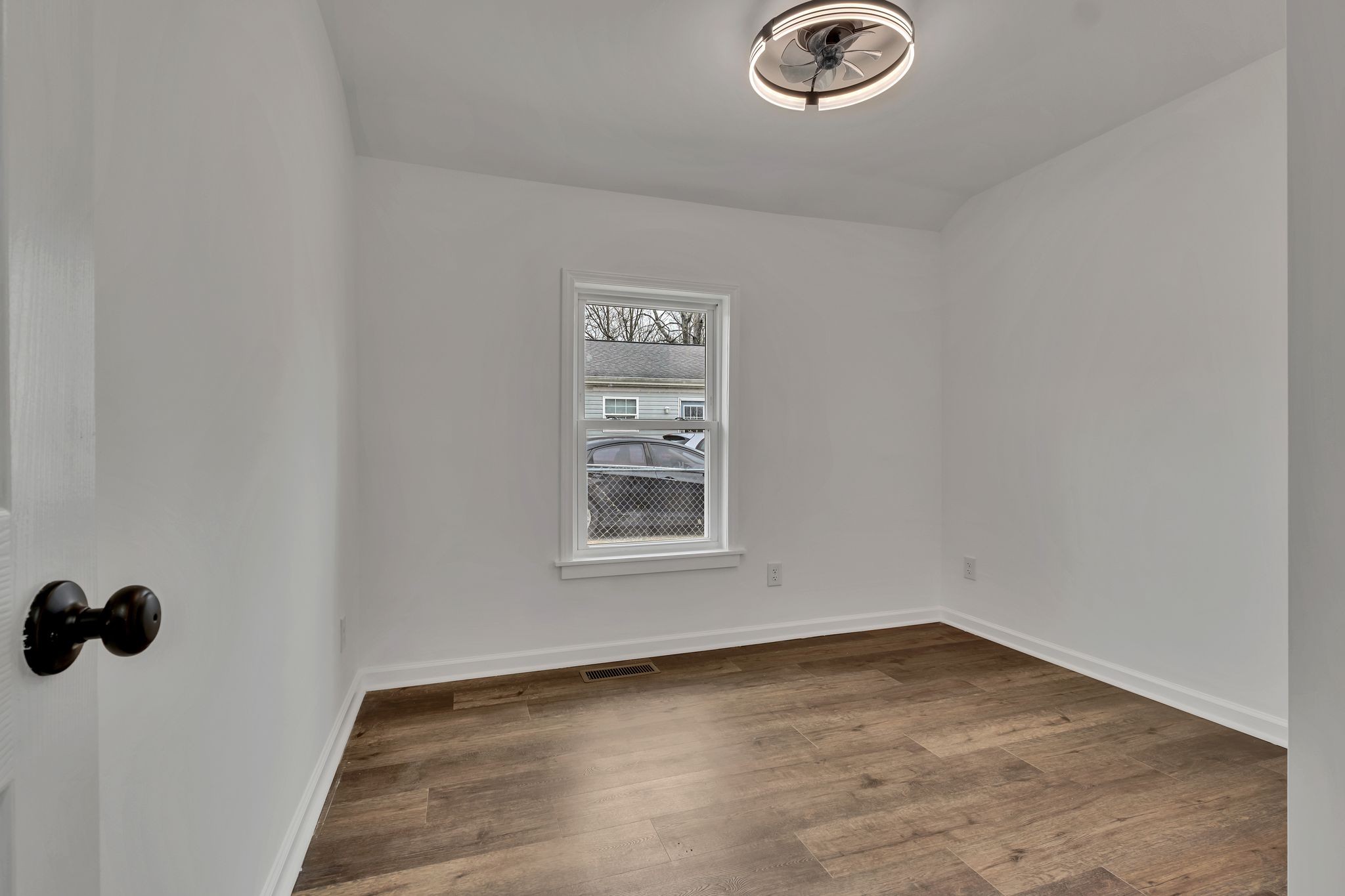 649 W Eastland St Property Photo 13