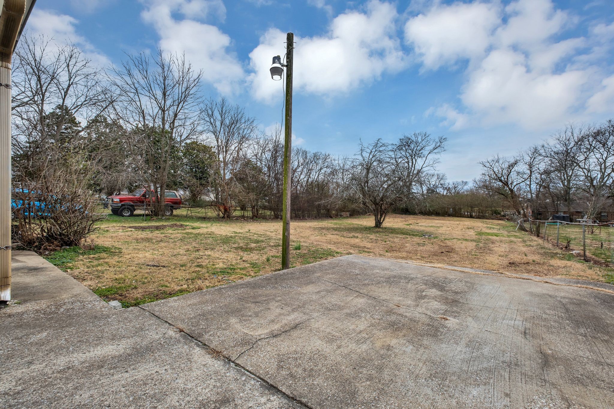 649 W Eastland St Property Photo 23