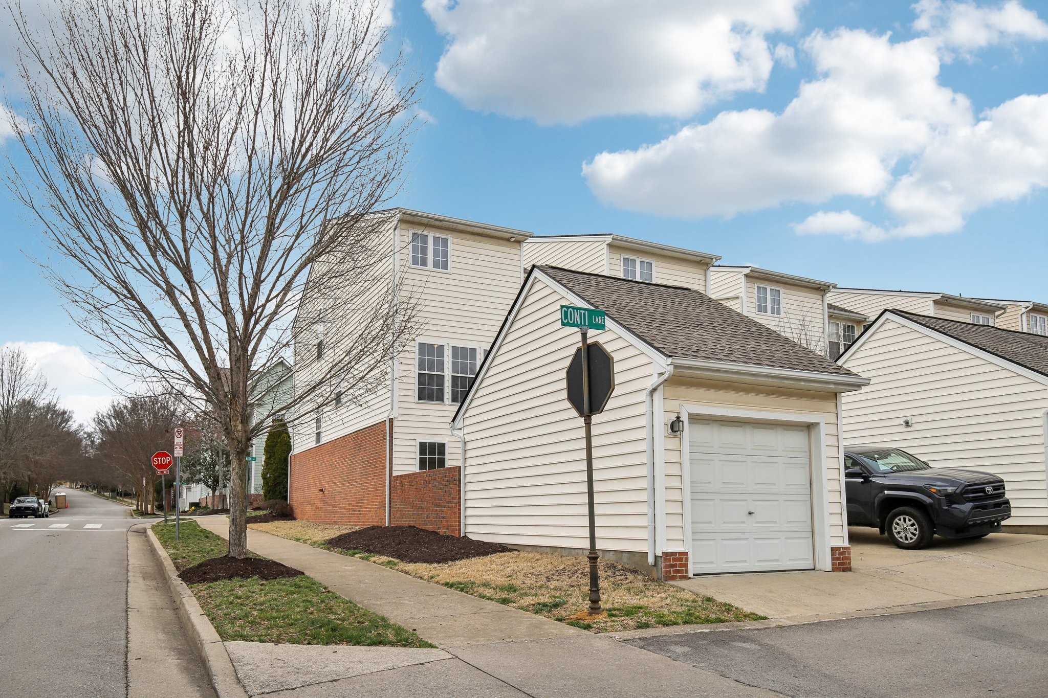 7841 Heaton Way Property Photo 2