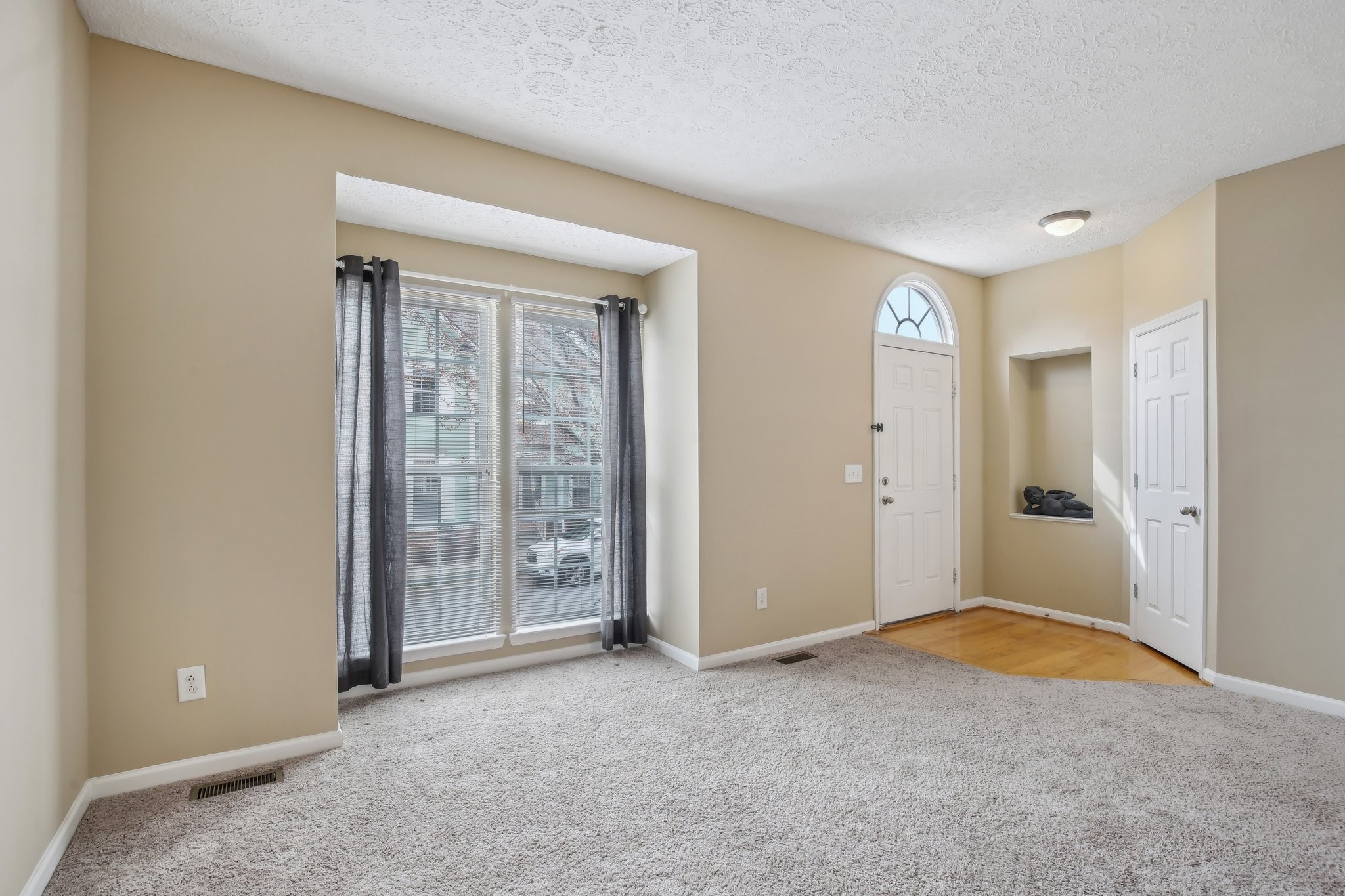 7841 Heaton Way Property Photo 4