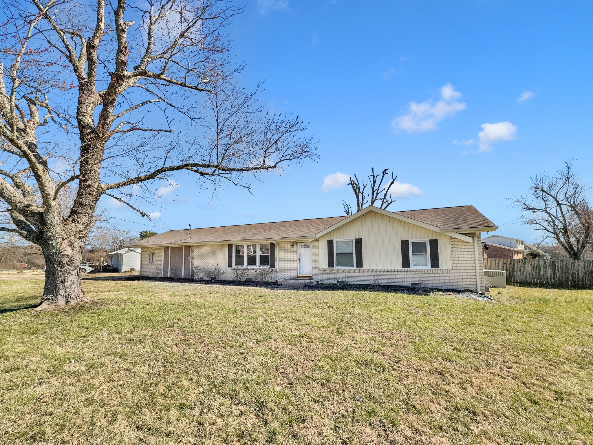 305 Vine St Property Photo 1