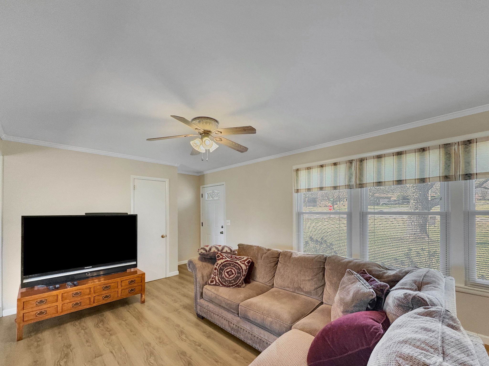 305 Vine St Property Photo 6