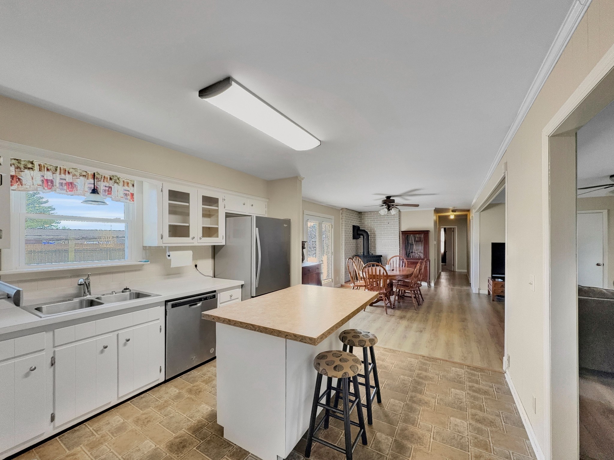 305 Vine St Property Photo 10