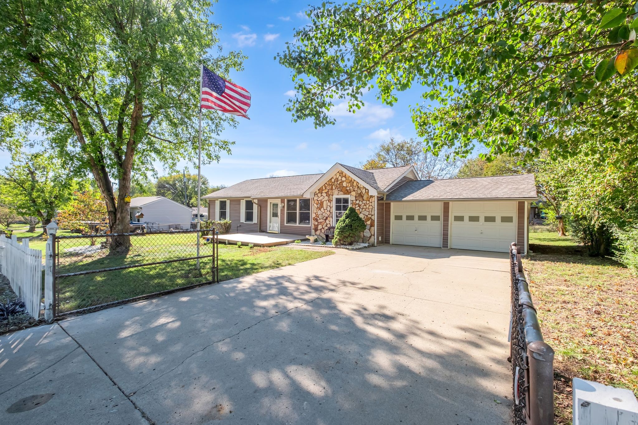 110 Pebble Creek Dr Property Photo 1