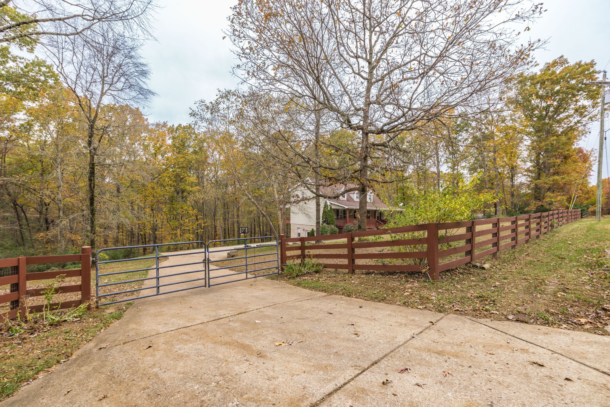 1358 Old Charlotte Pike Property Photo 4