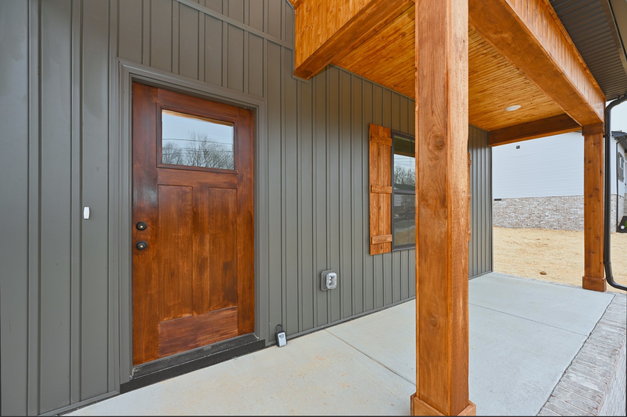 1092 Angus Way Property Photo 3