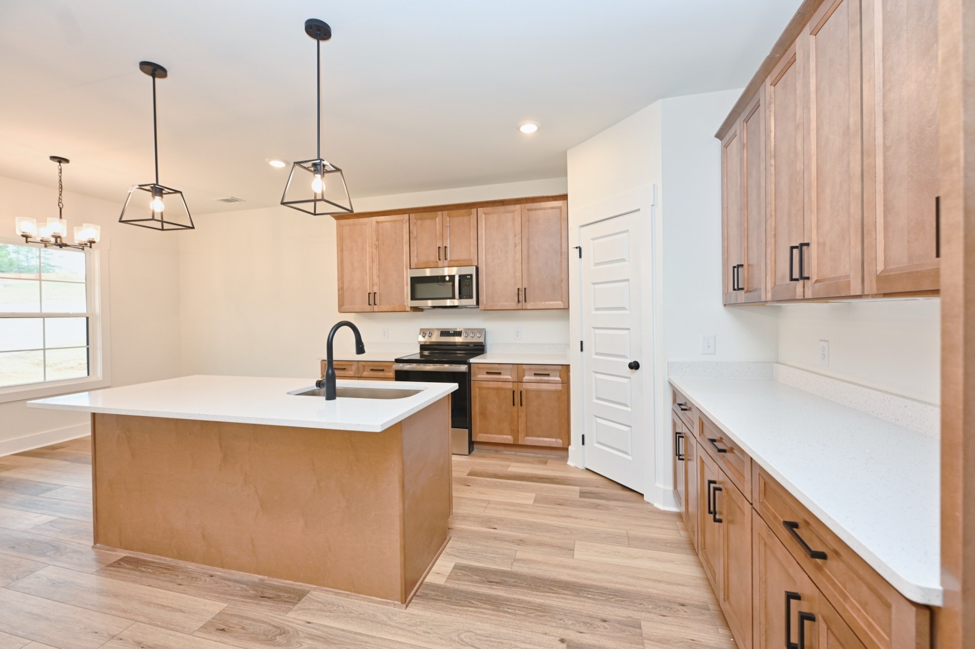 1092 Angus Way Property Photo 5