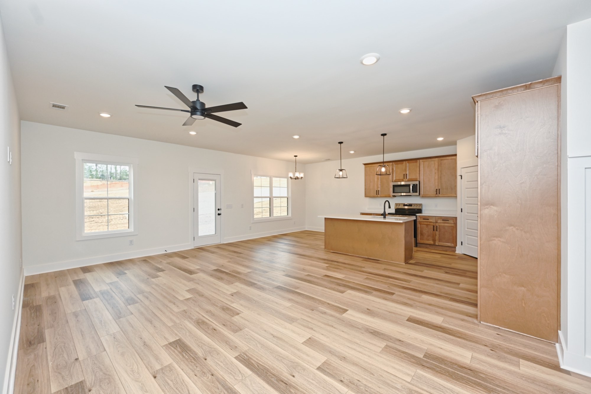1092 Angus Way Property Photo 6