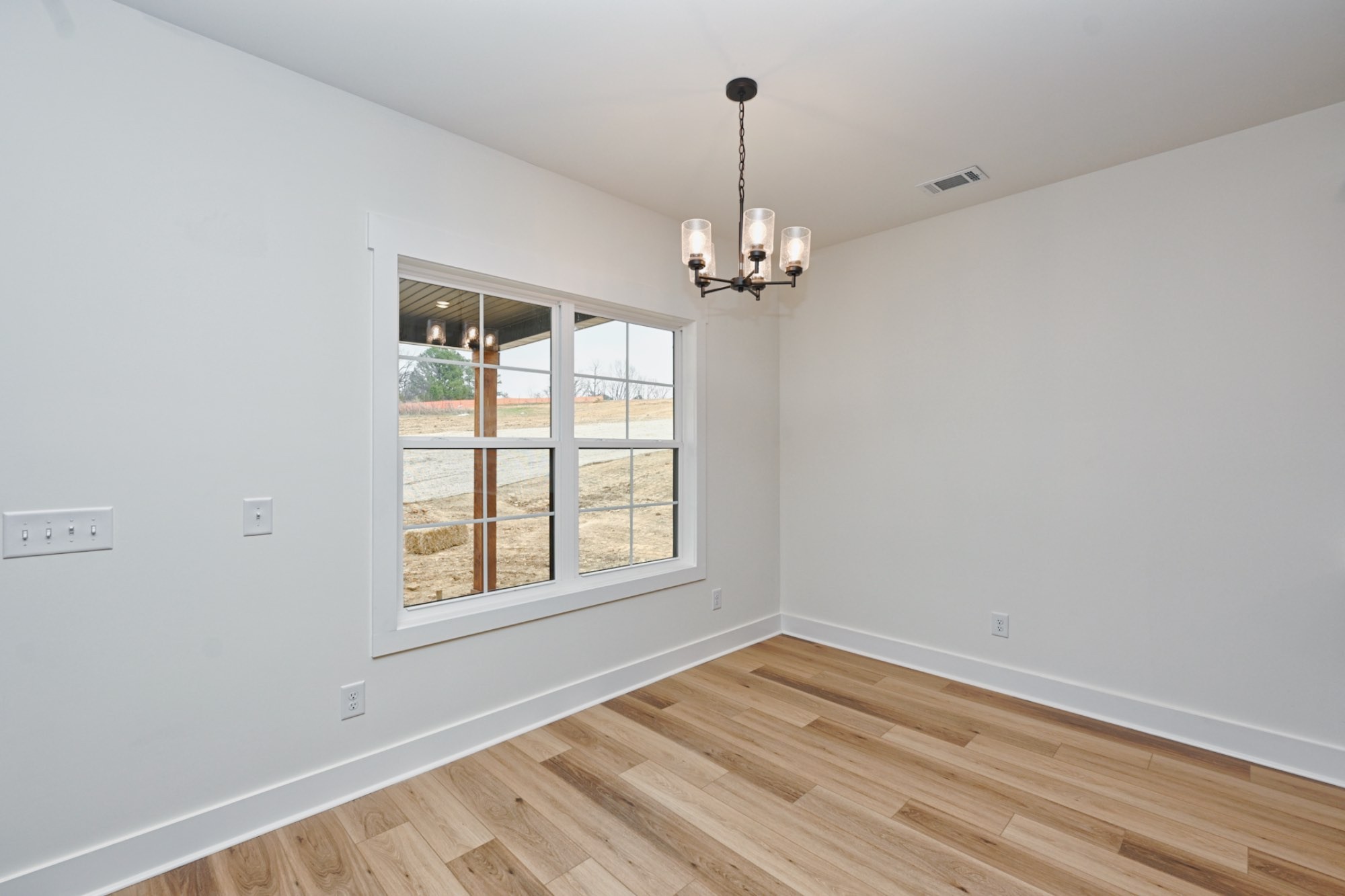 1092 Angus Way Property Photo 8
