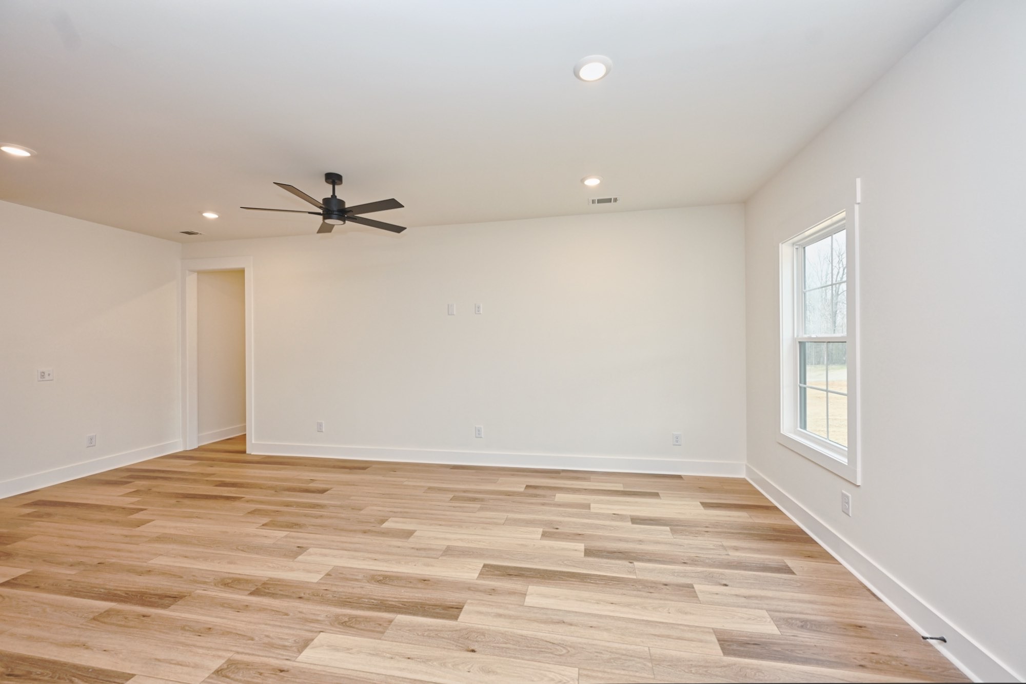 1092 Angus Way Property Photo 9