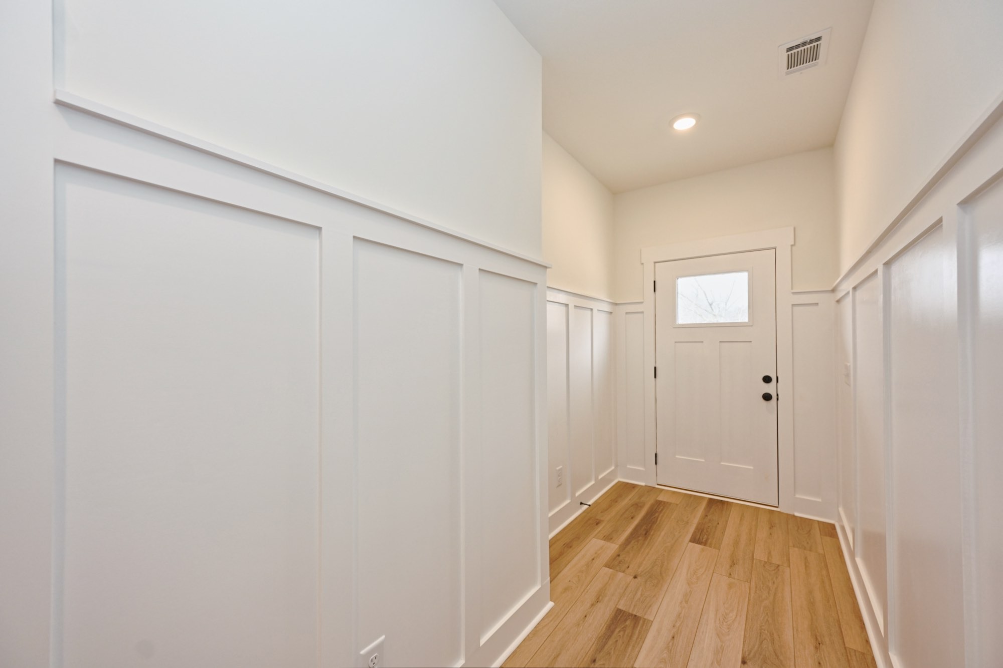 1092 Angus Way Property Photo 13