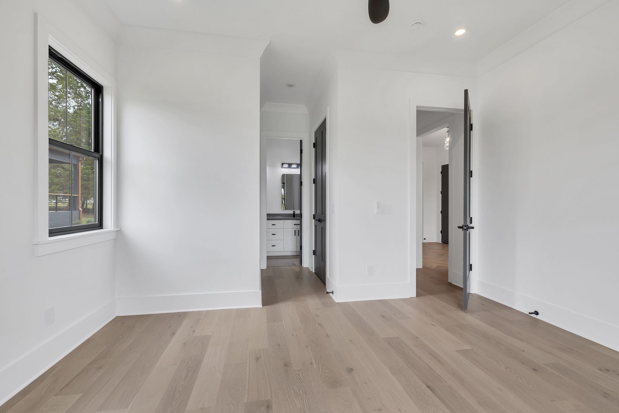 1607 Martha Washington Way Property Photo 8