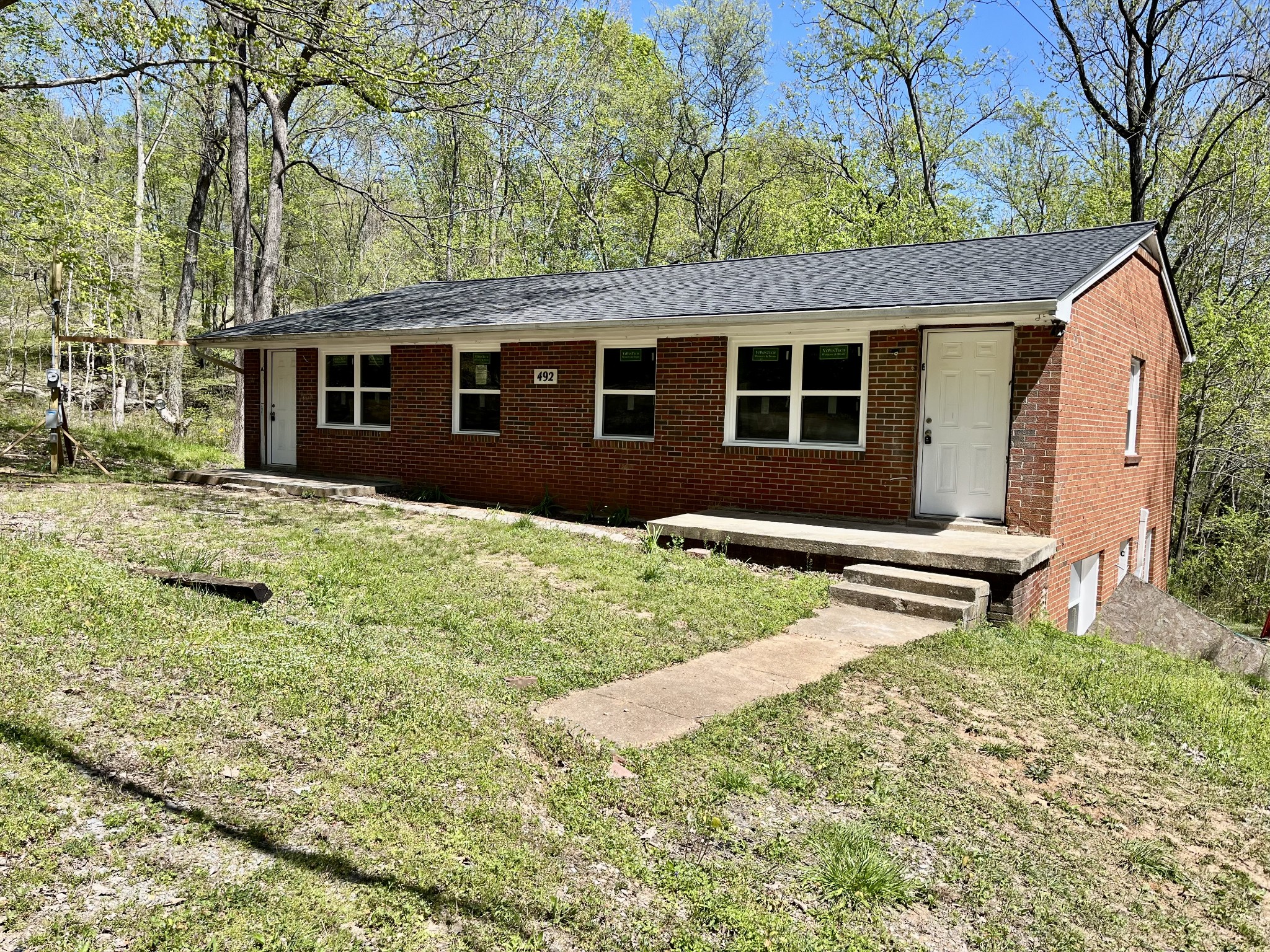 492 Oak St Property Photo 1