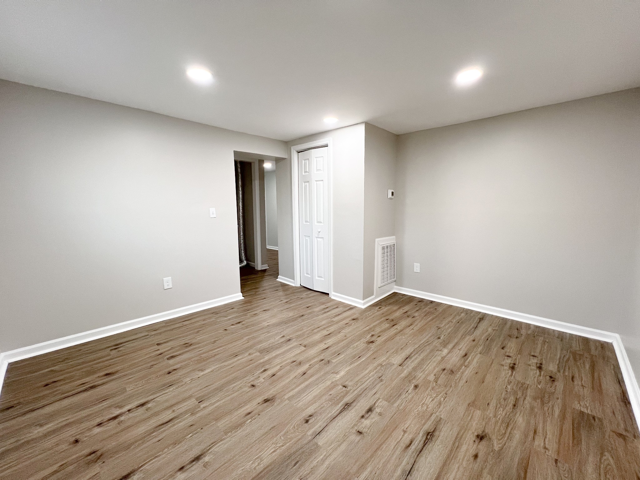 492 Oak St Property Photo 6