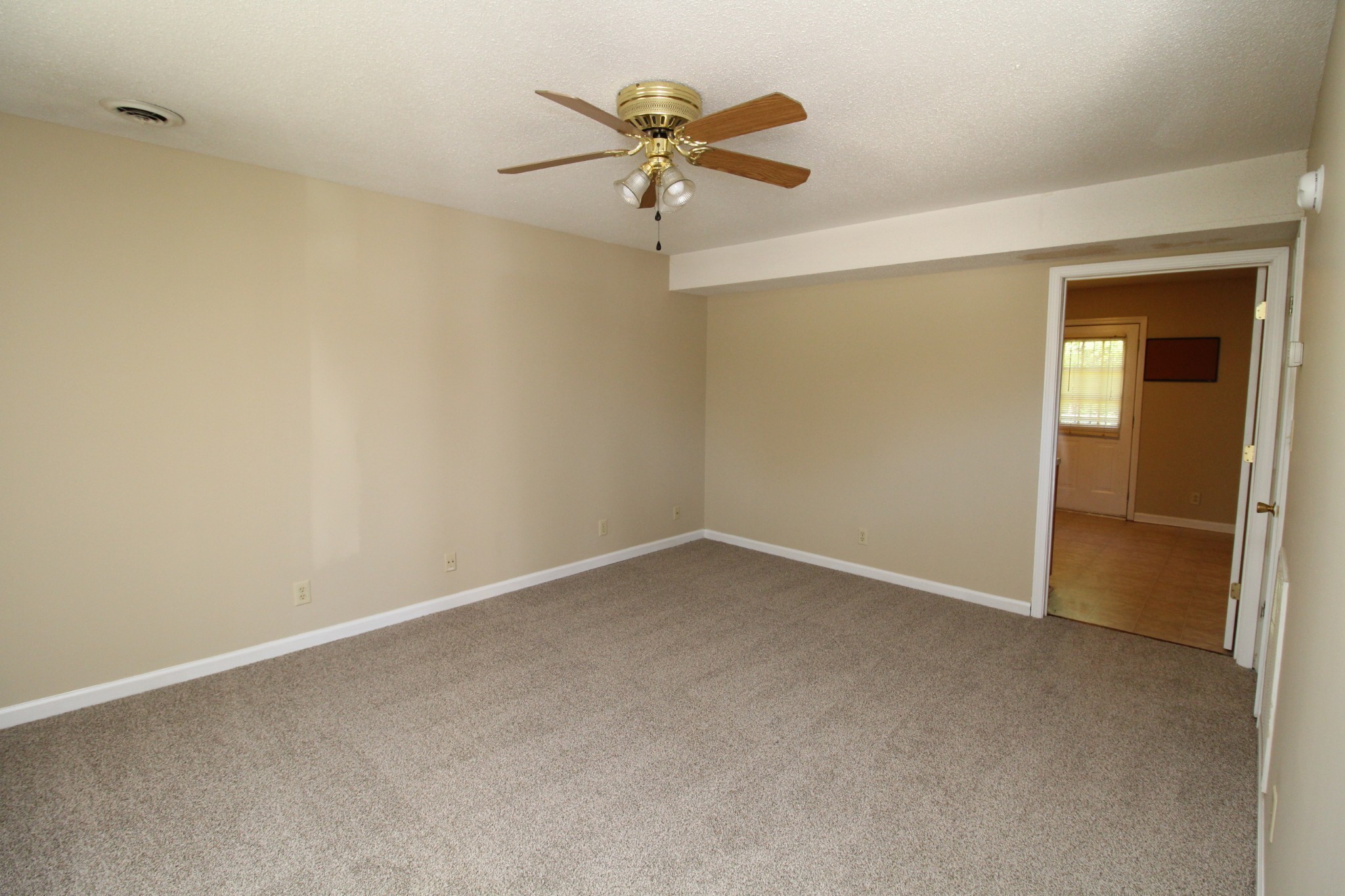 3272 Tower Drive Property Photo 2