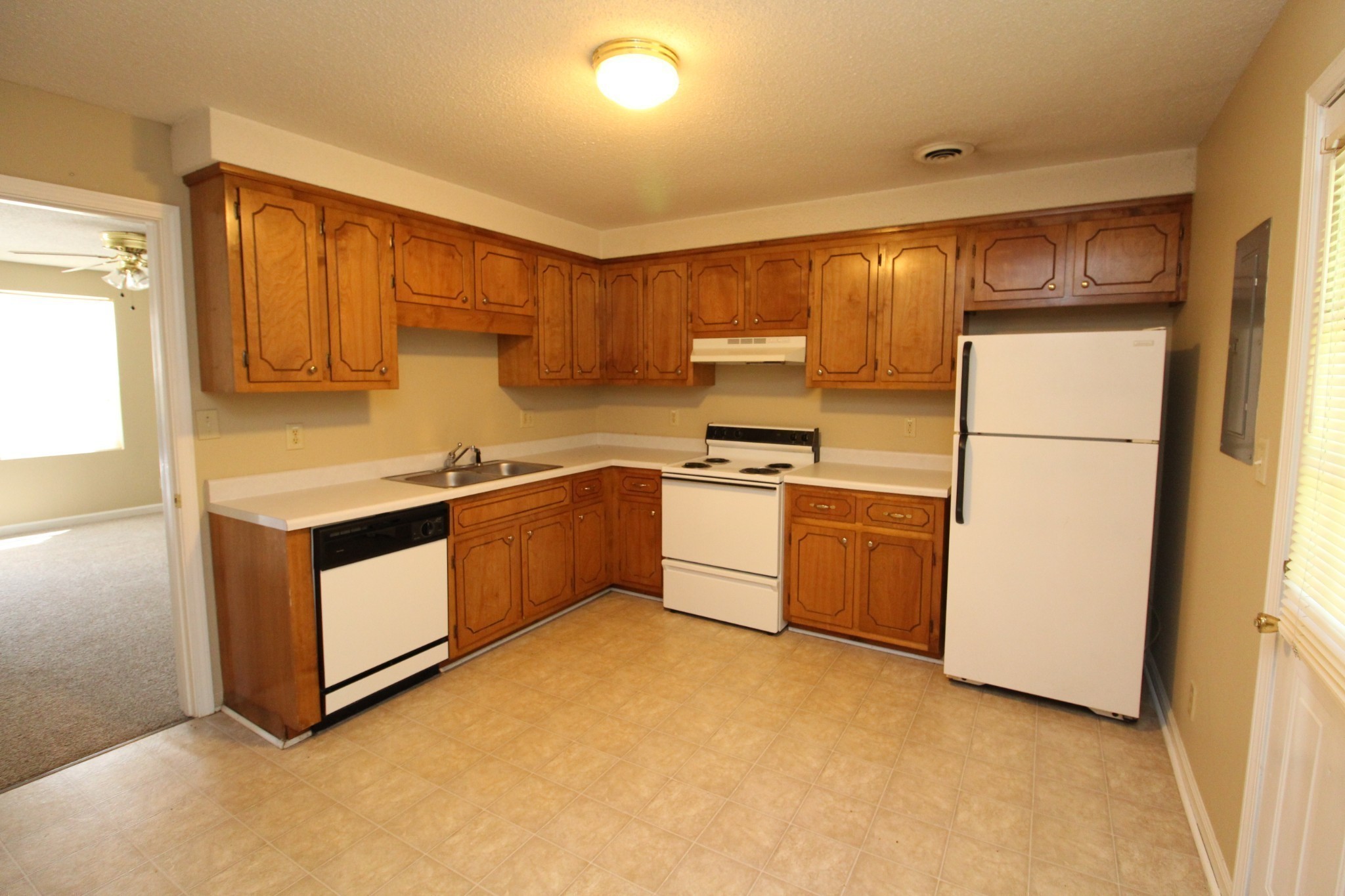 3272 Tower Drive Property Photo 3