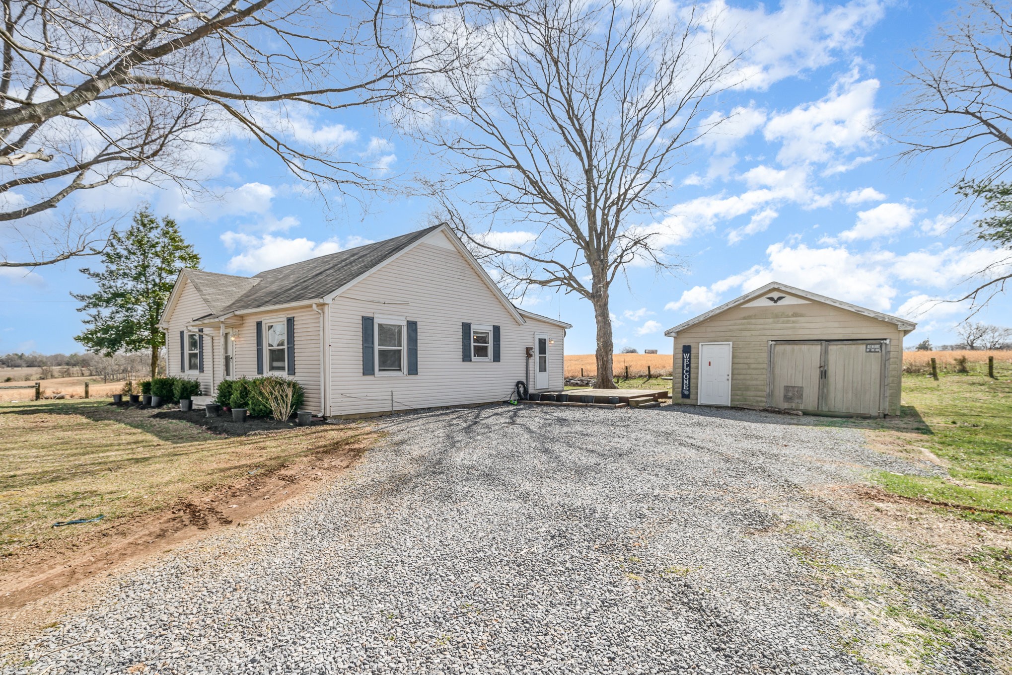 906 Highway 259 Property Photo 2