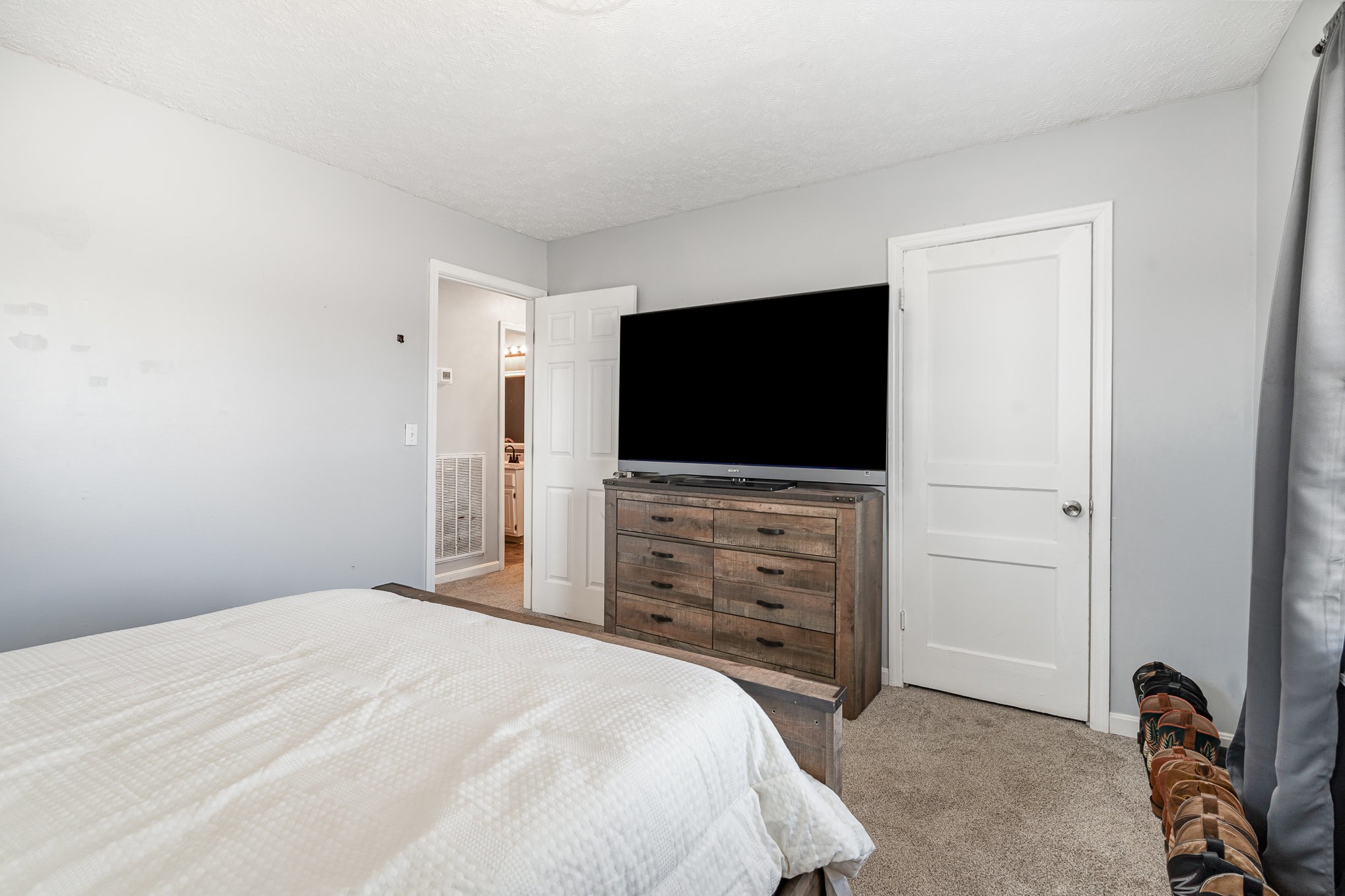 906 Highway 259 Property Photo 17