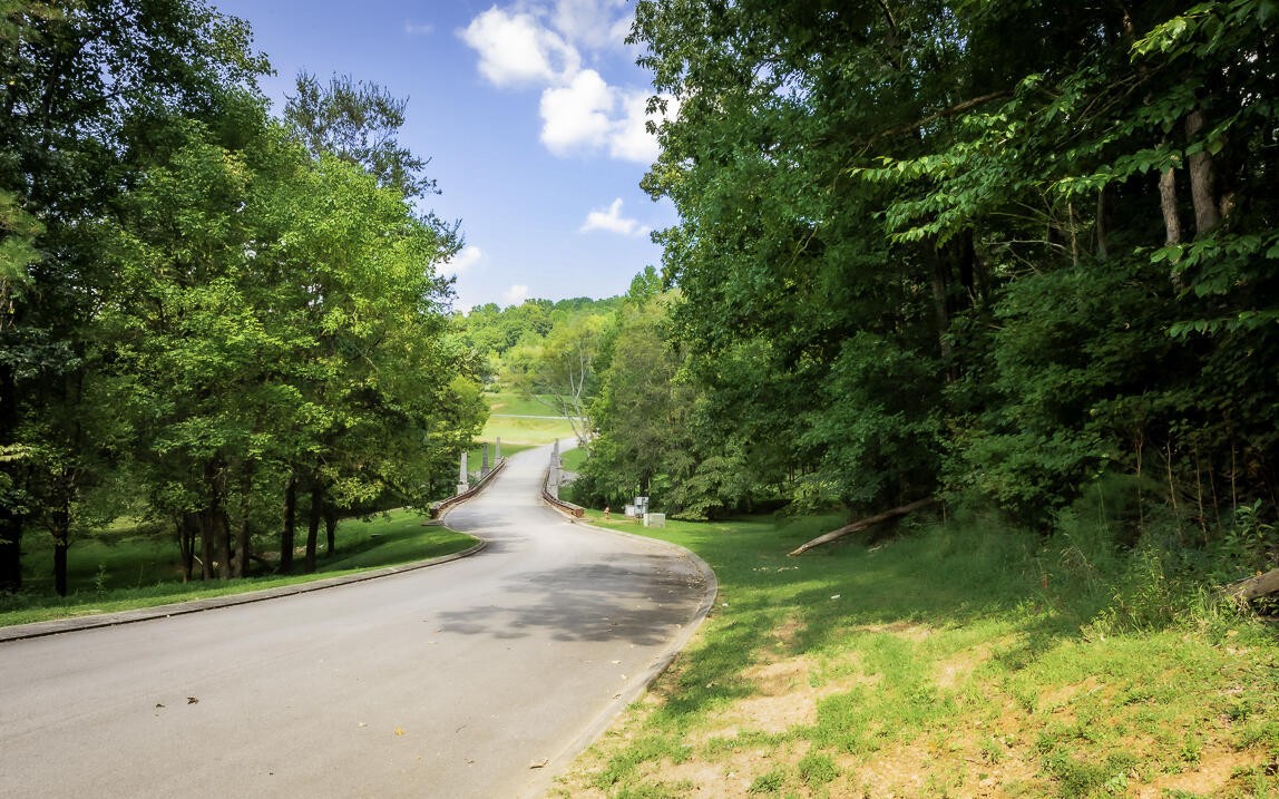 1754 Oakbrook Trail Property Photo 4