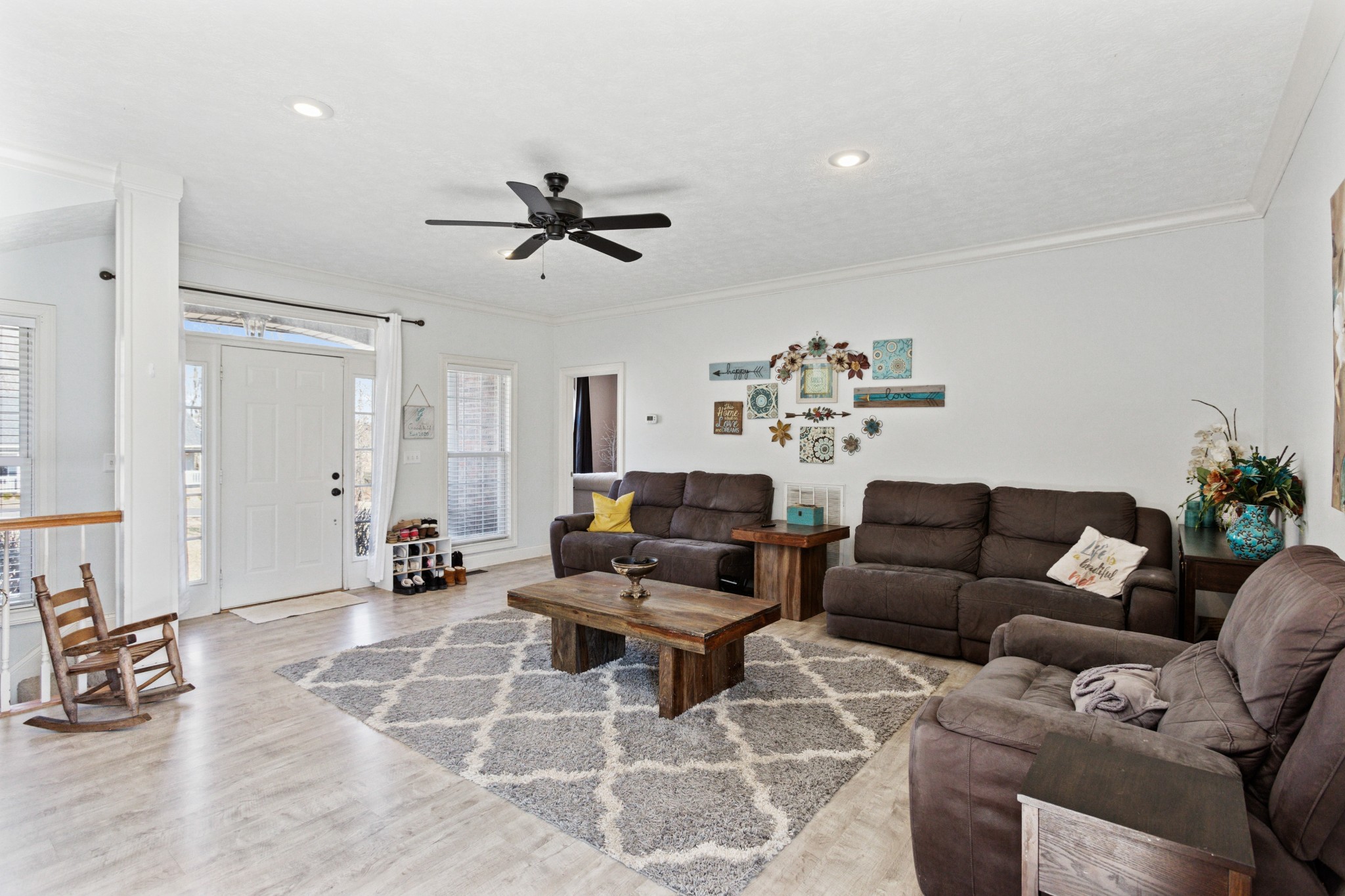 384 Deer Park Ln Property Photo 4