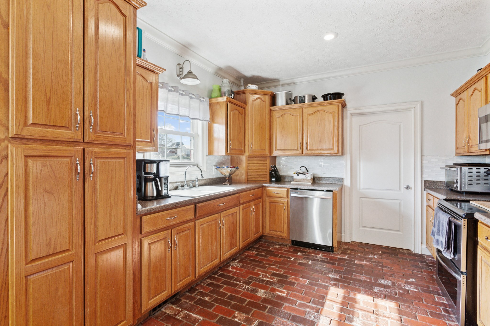 384 Deer Park Ln Property Photo 6