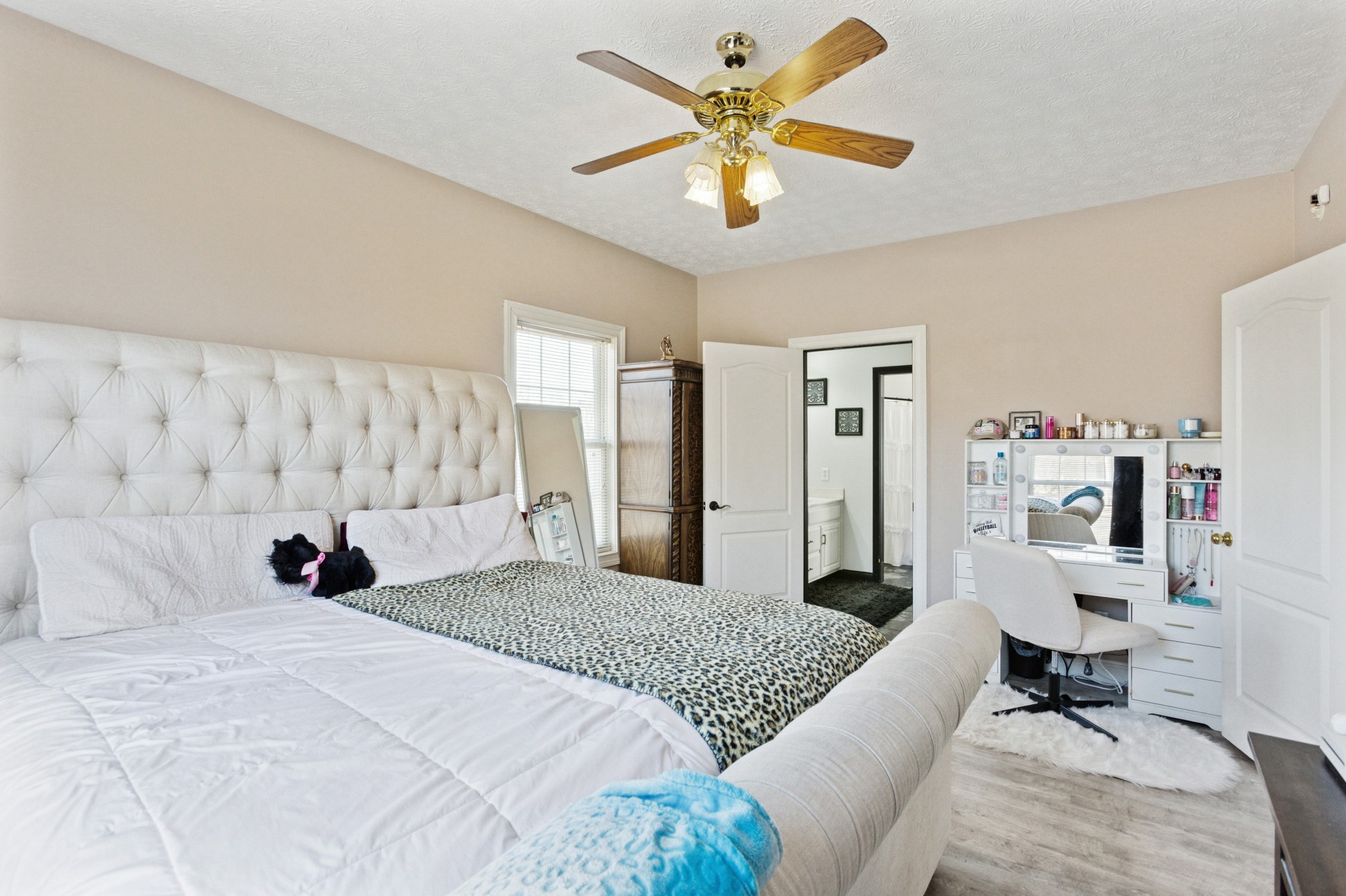 384 Deer Park Ln Property Photo 8