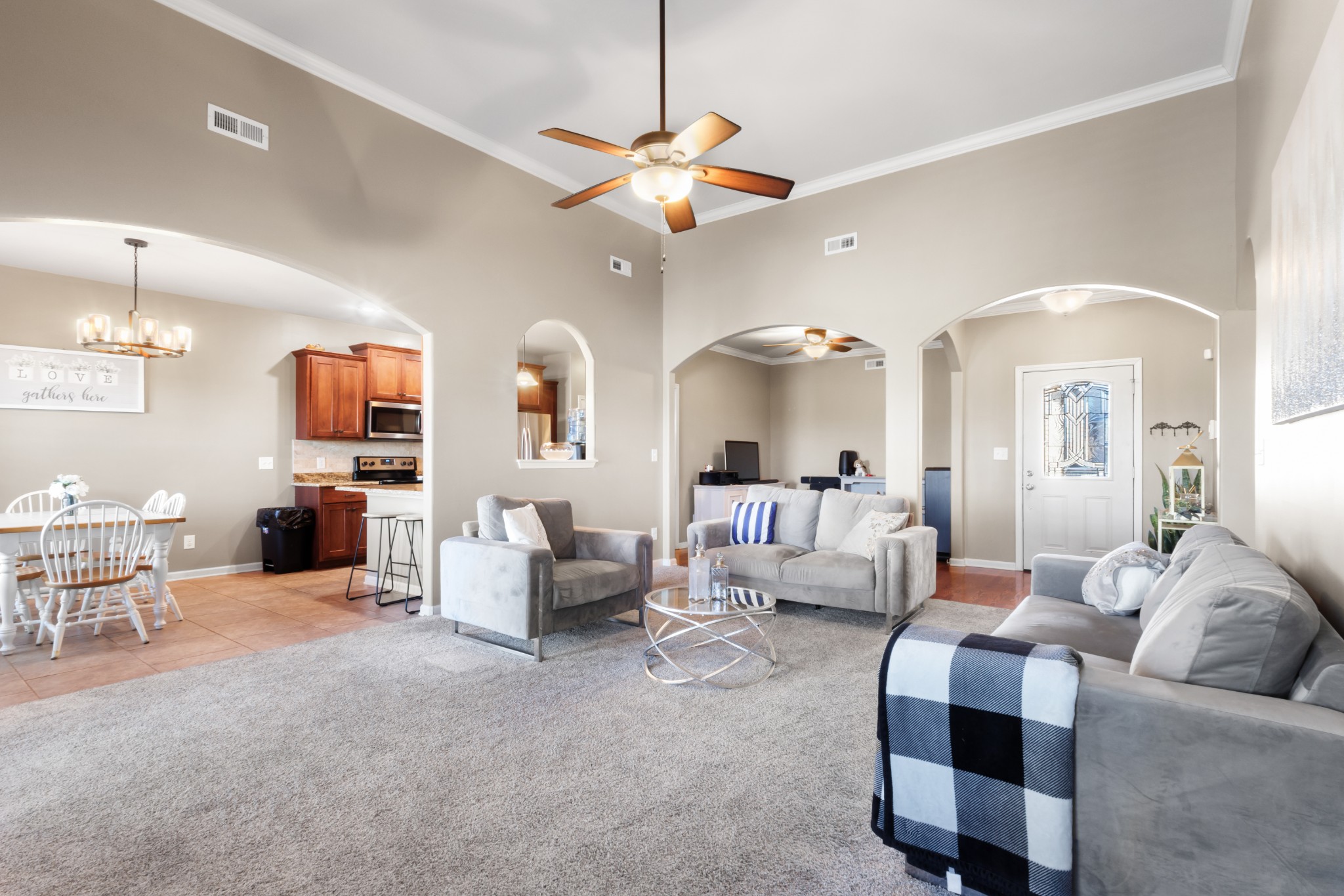 1820 Apache Way Property Photo 8