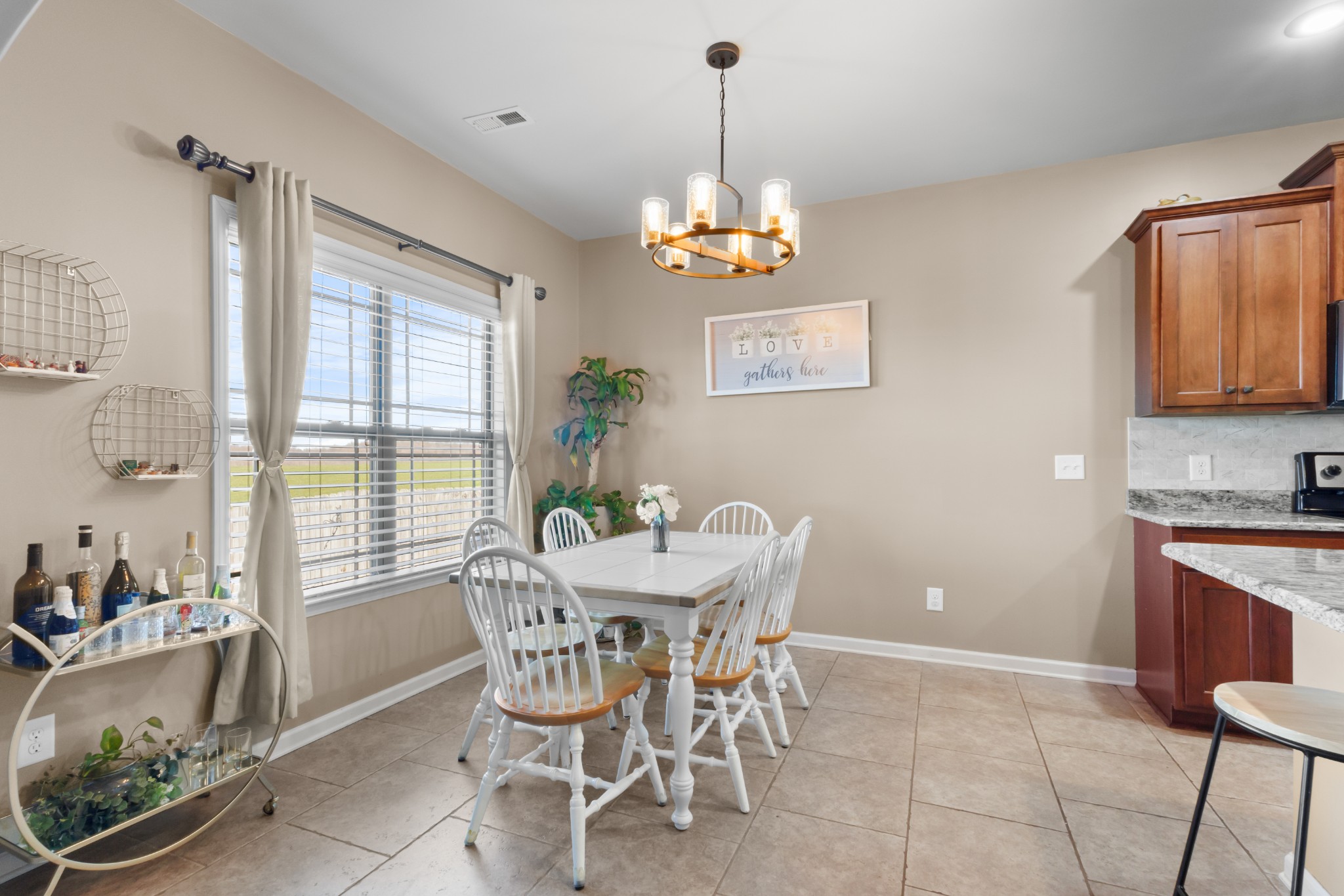 1820 Apache Way Property Photo 10