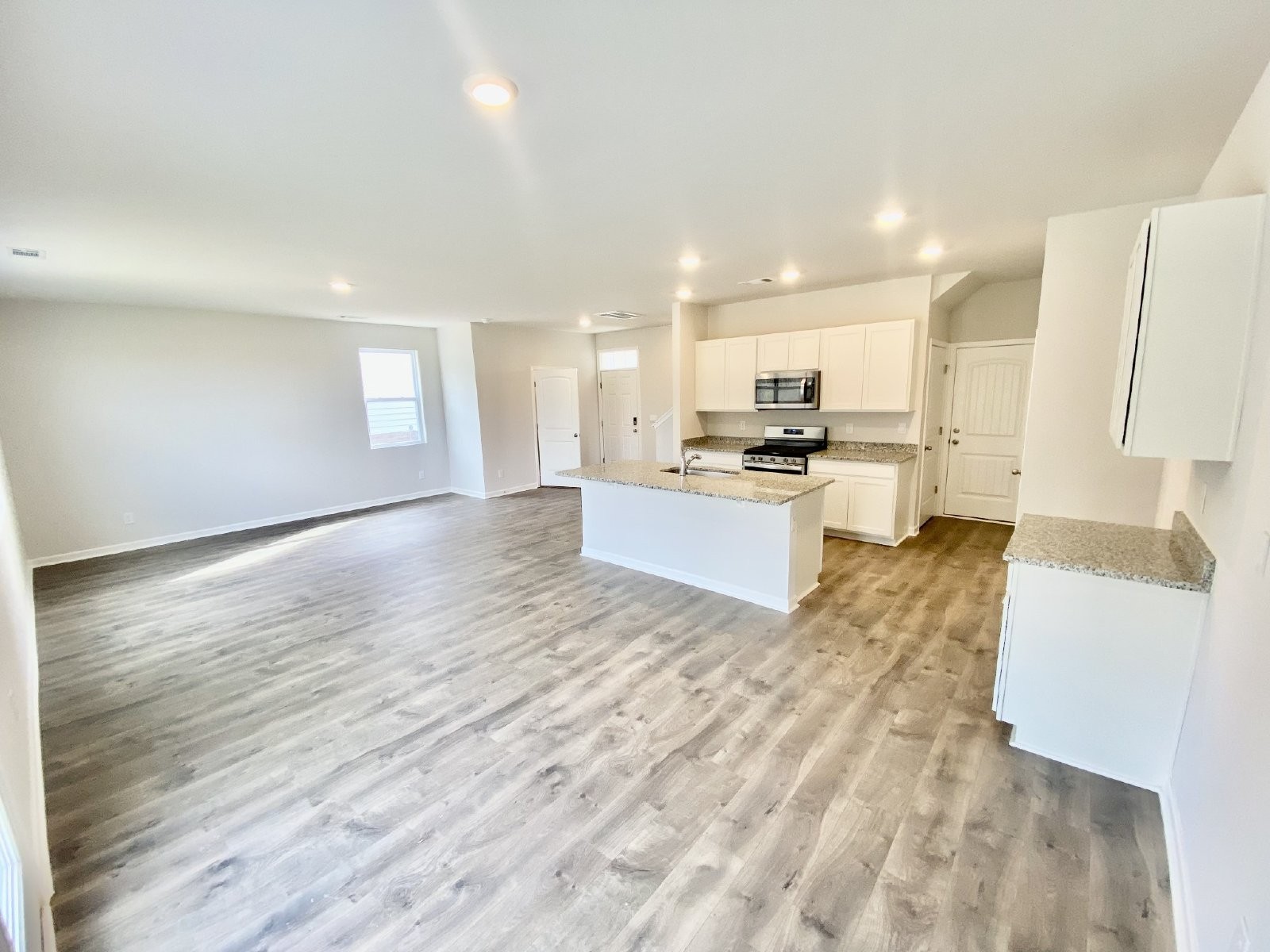 7241 Scotlyn Way Property Photo 4