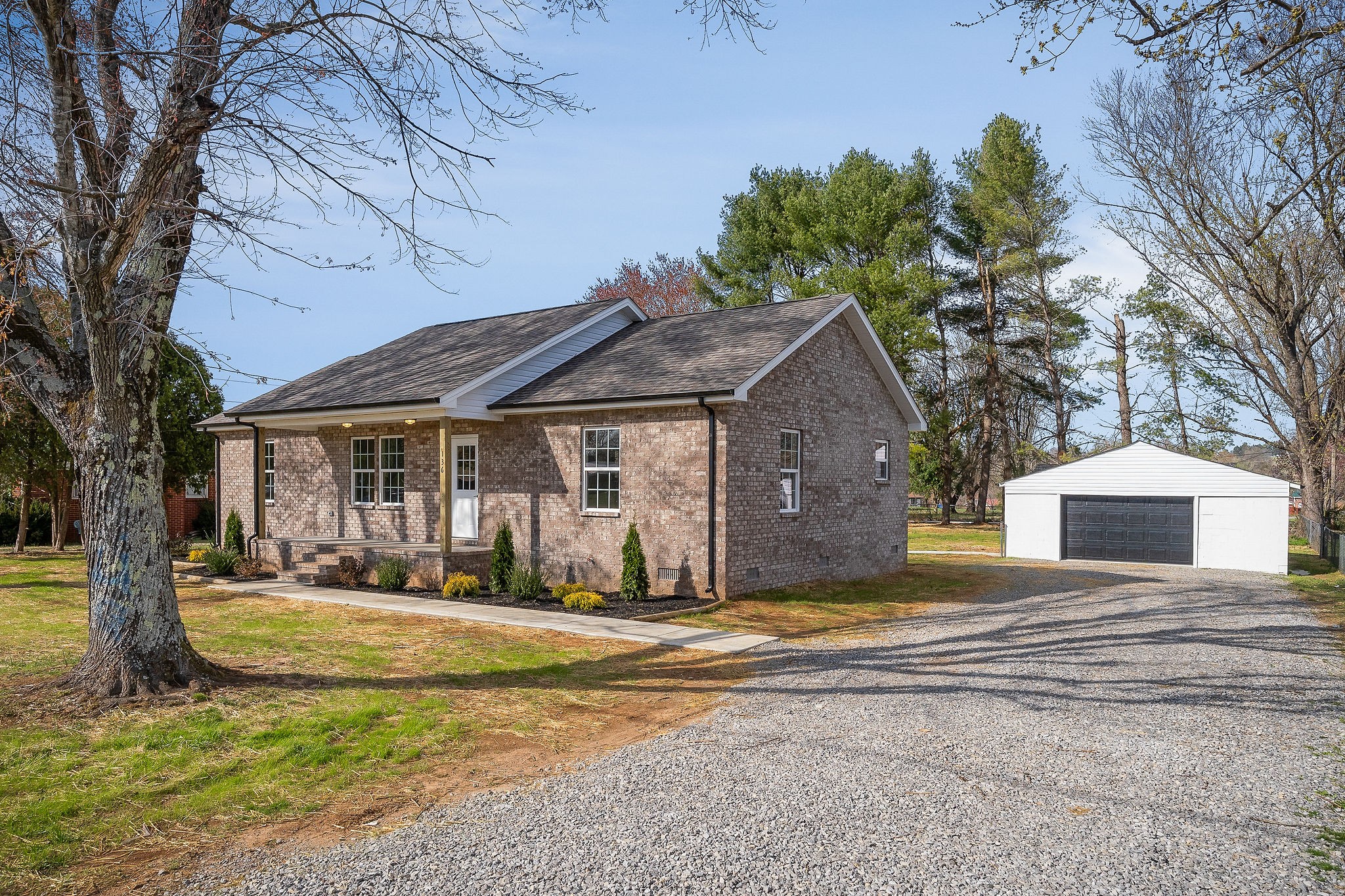 136 E School Dr Property Photo