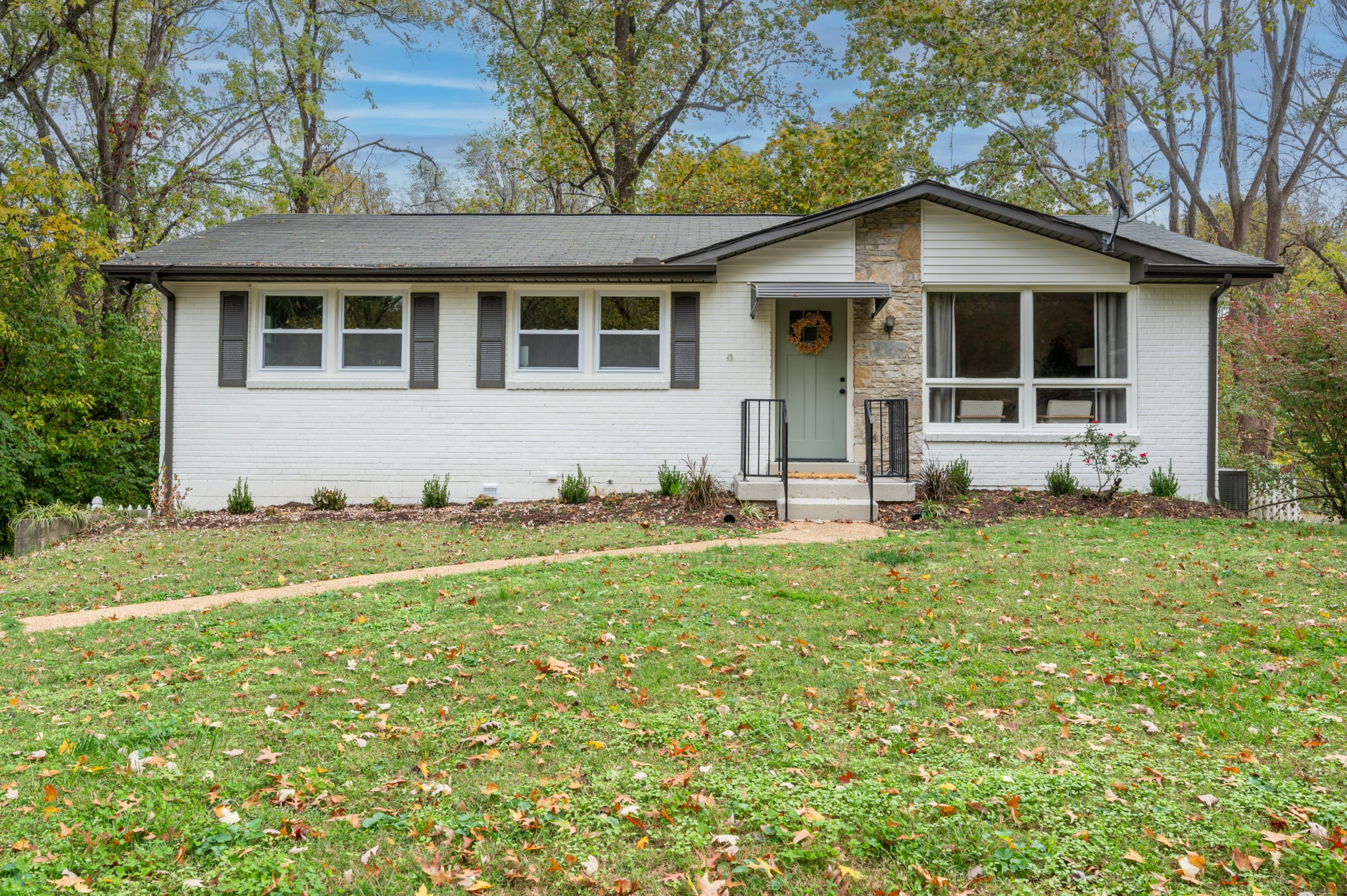 486 Westcrest Dr Property Photo