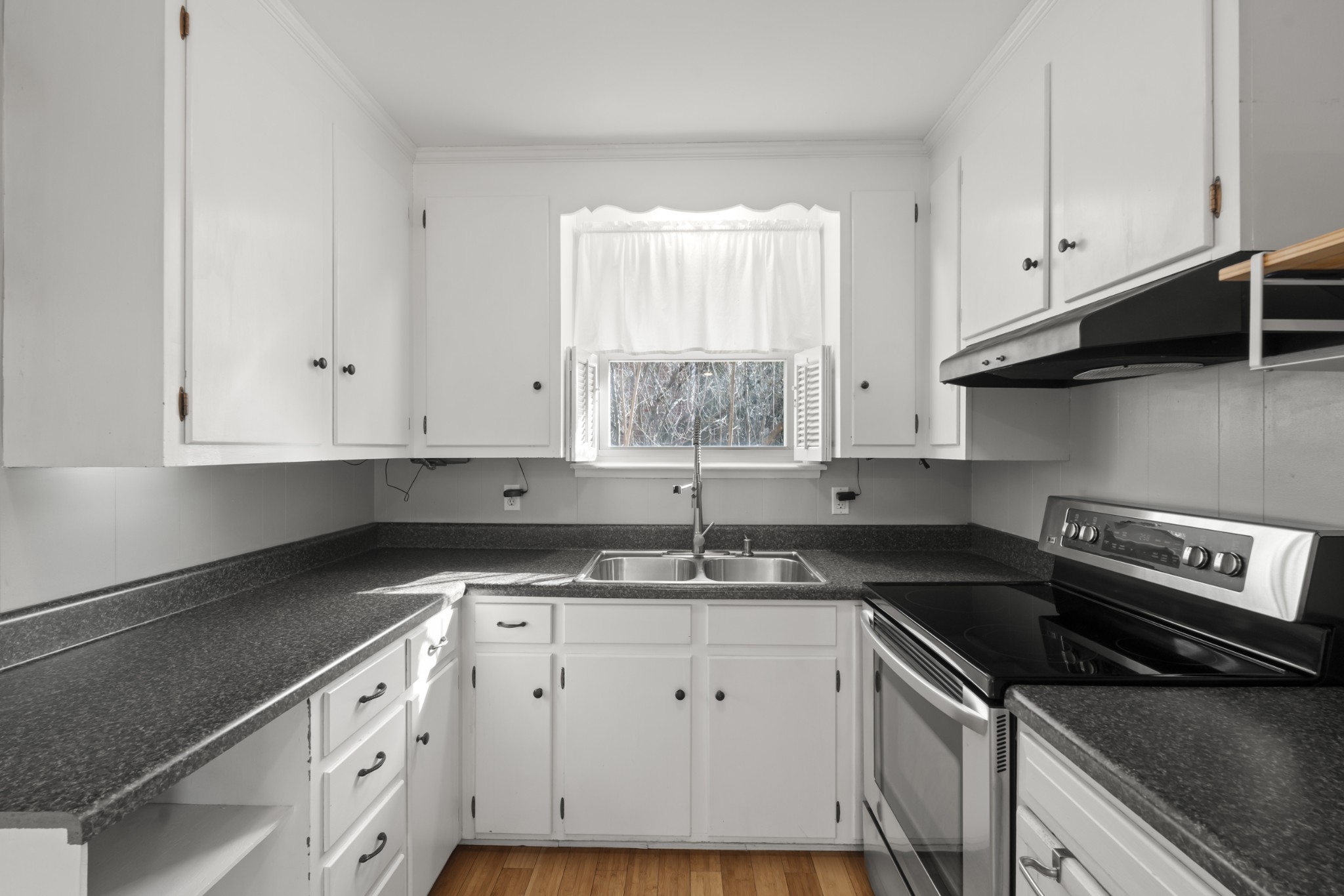5903 Kinsdale Dr Property Photo 8