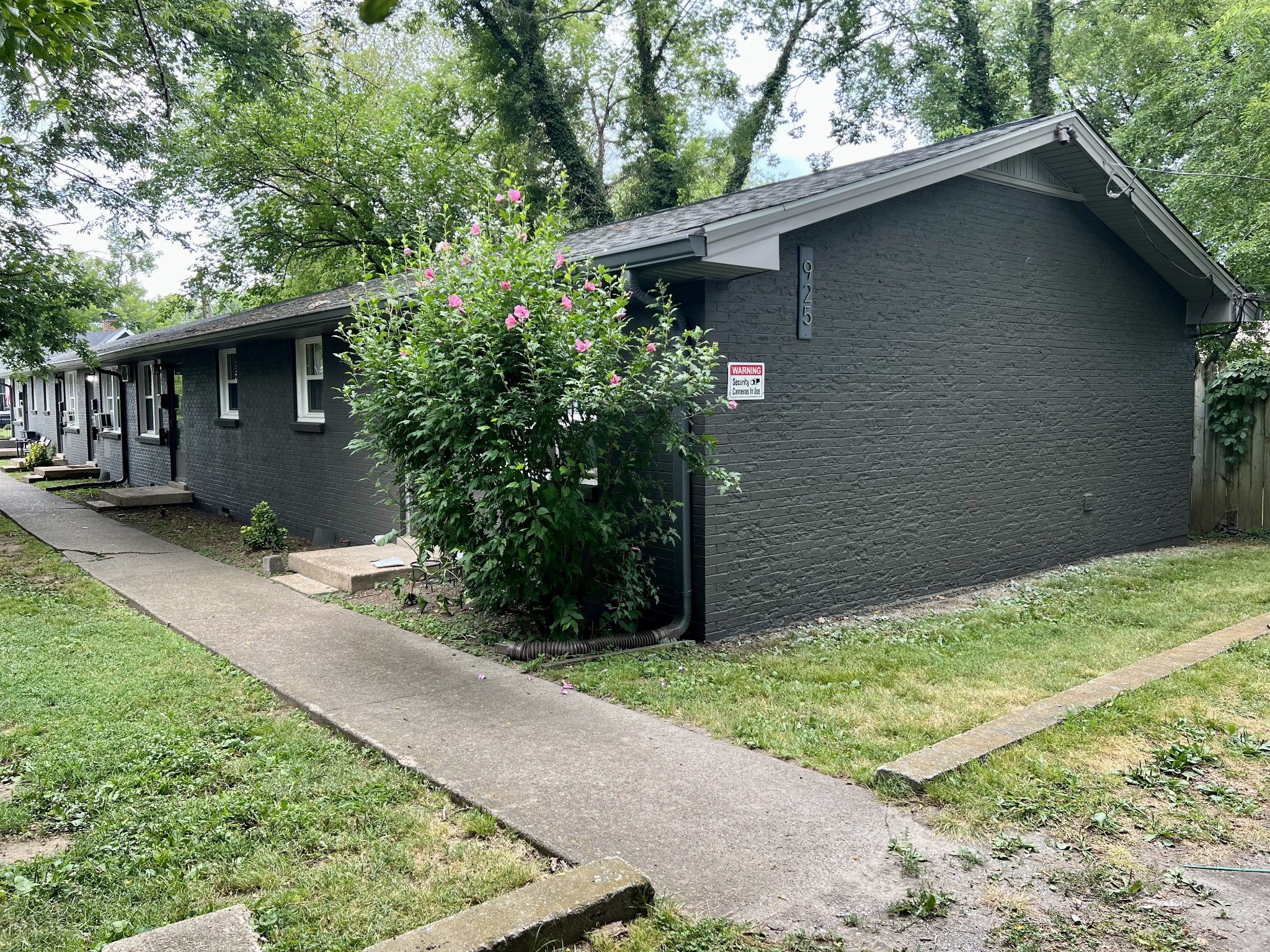 925 Boscobel St Property Photo 1