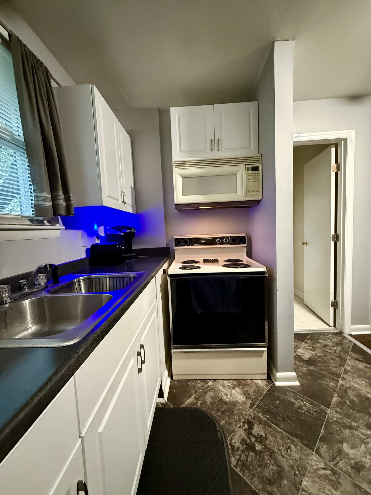 925 Boscobel St Property Photo 28