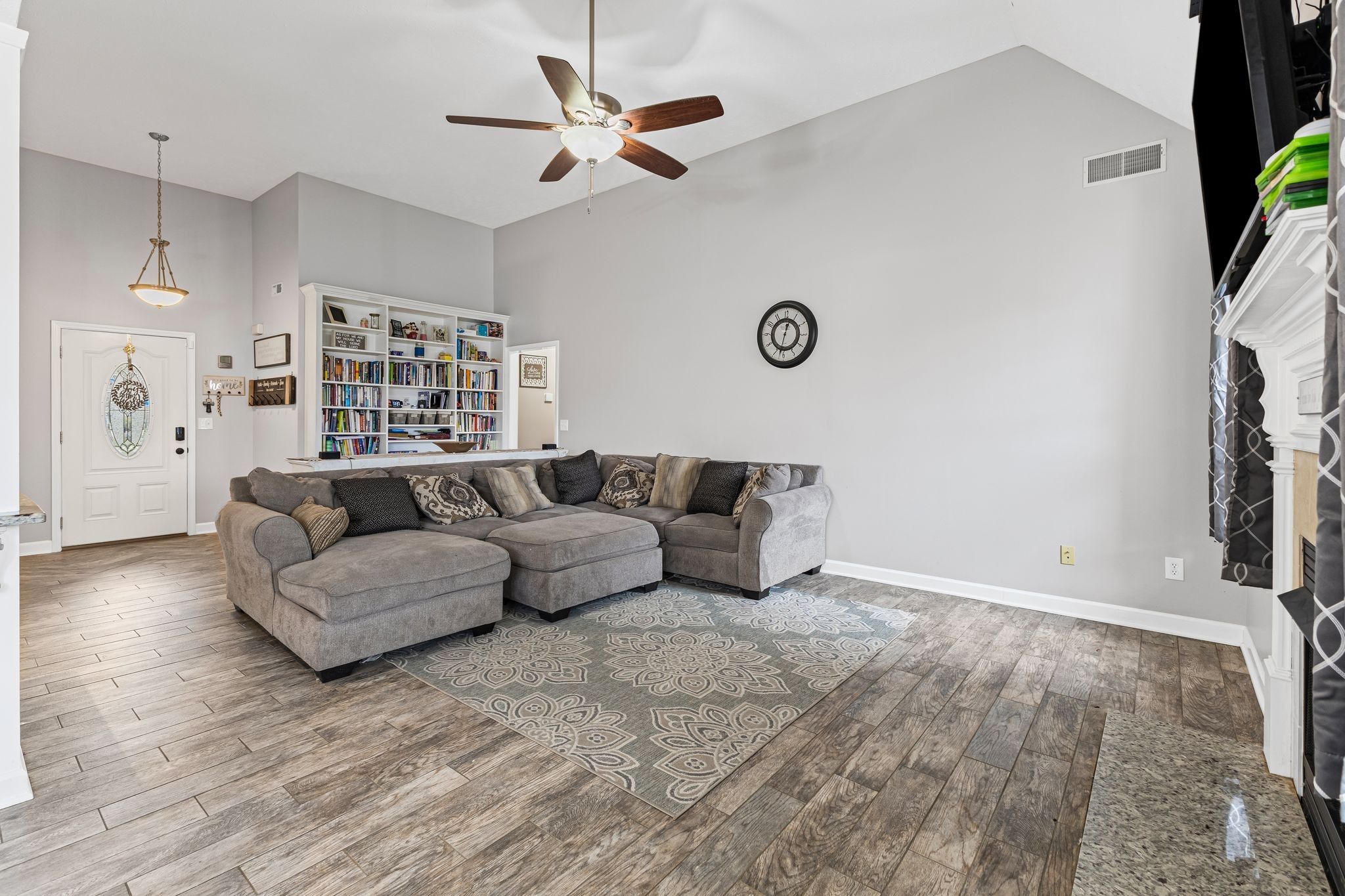 1115 California Dr Property Photo 14