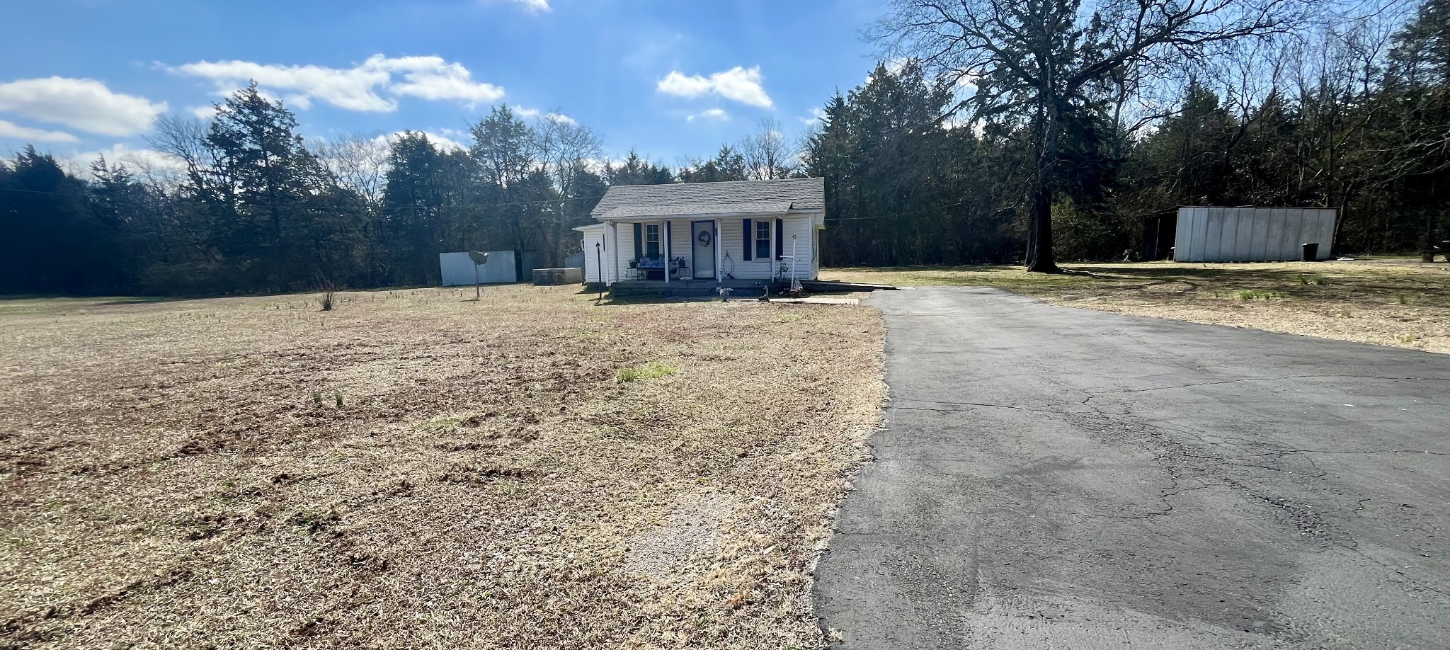 128 Pinhook Rd Property Photo 2