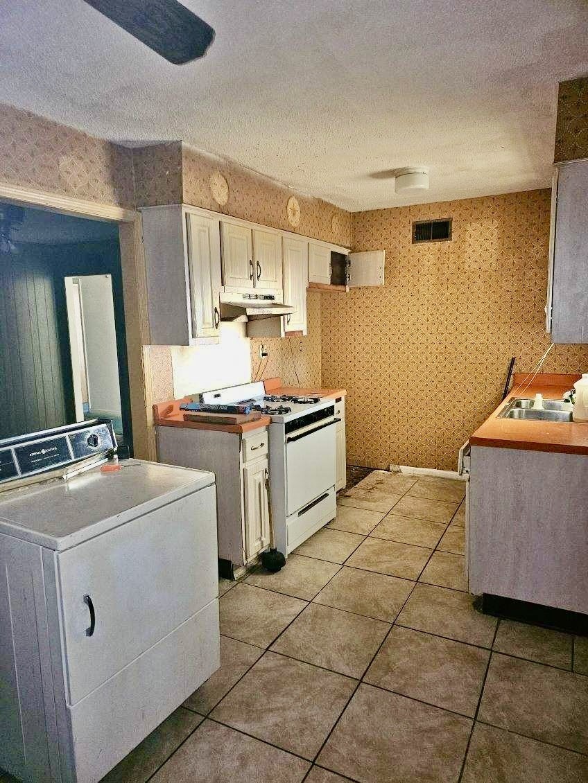 4118 Cinderella St Property Photo 4